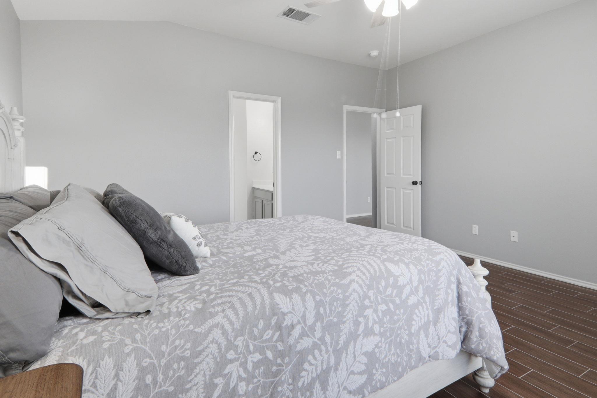 905 Lee Dr, Leander, TX 78641