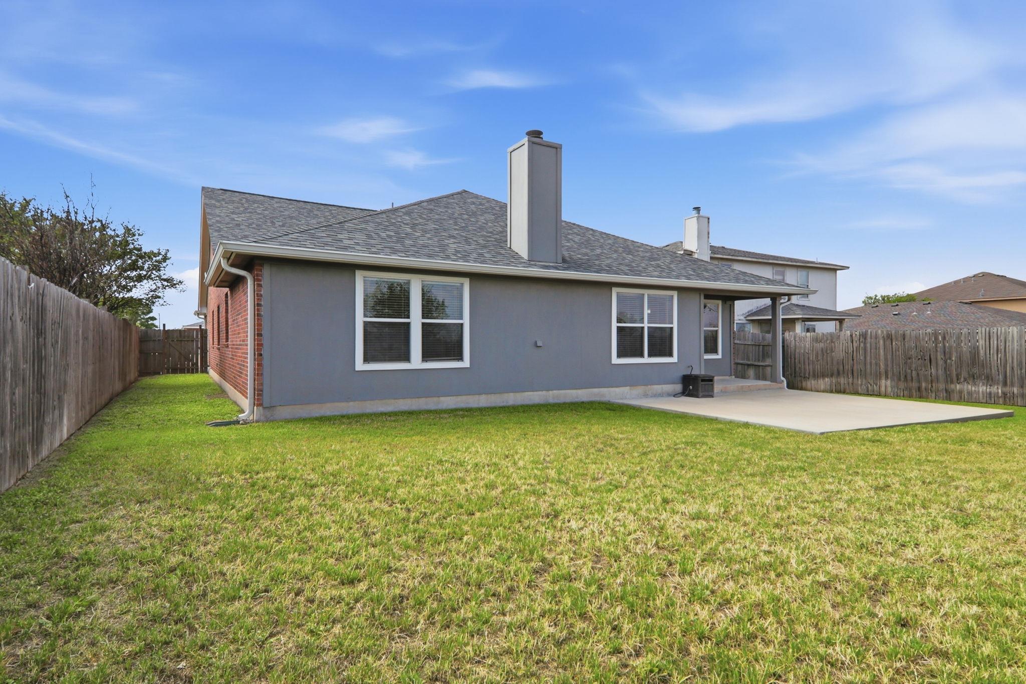 905 Lee Dr, Leander, TX 78641