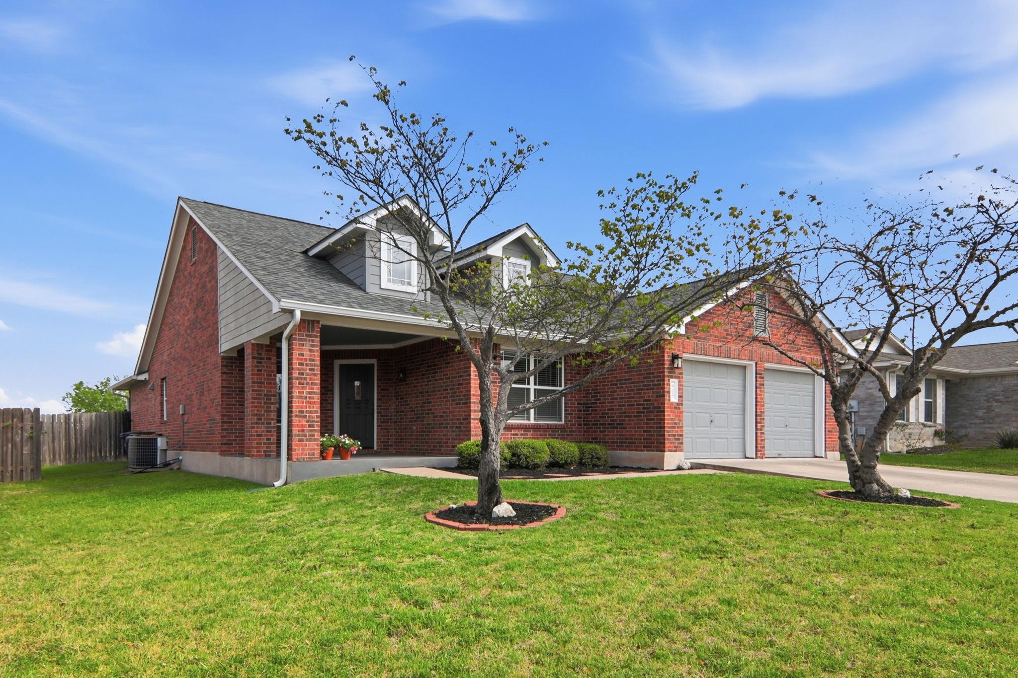 905 Lee Dr, Leander, TX 78641