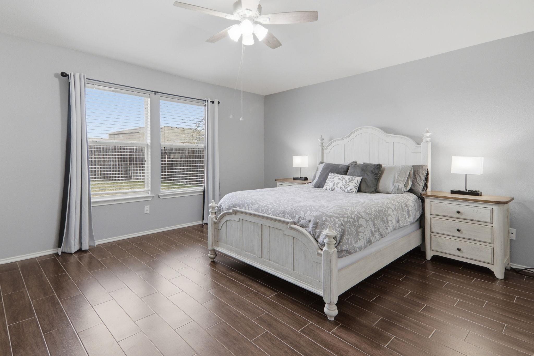 905 Lee Dr, Leander, TX 78641