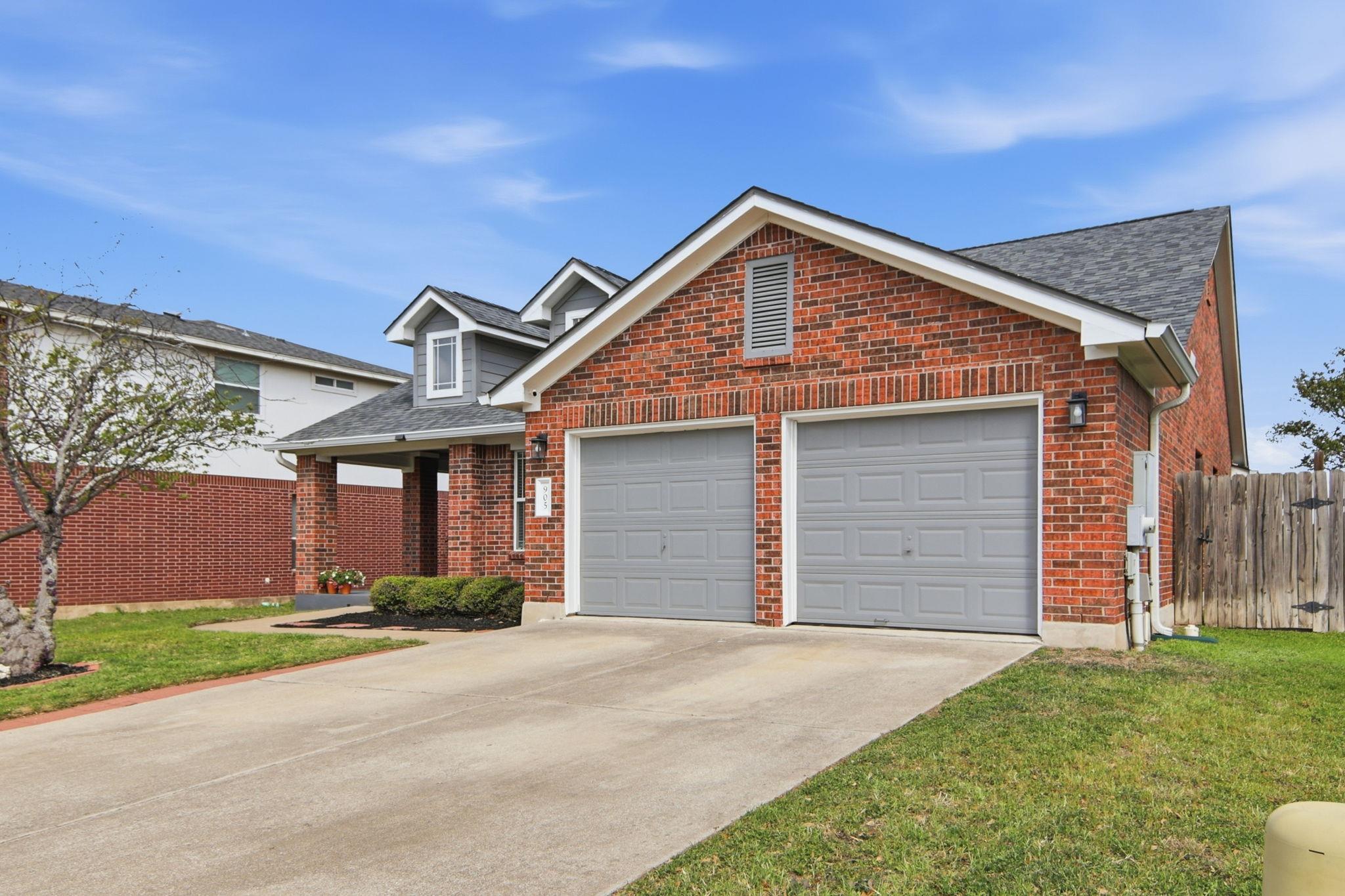 905 Lee Dr, Leander, TX 78641