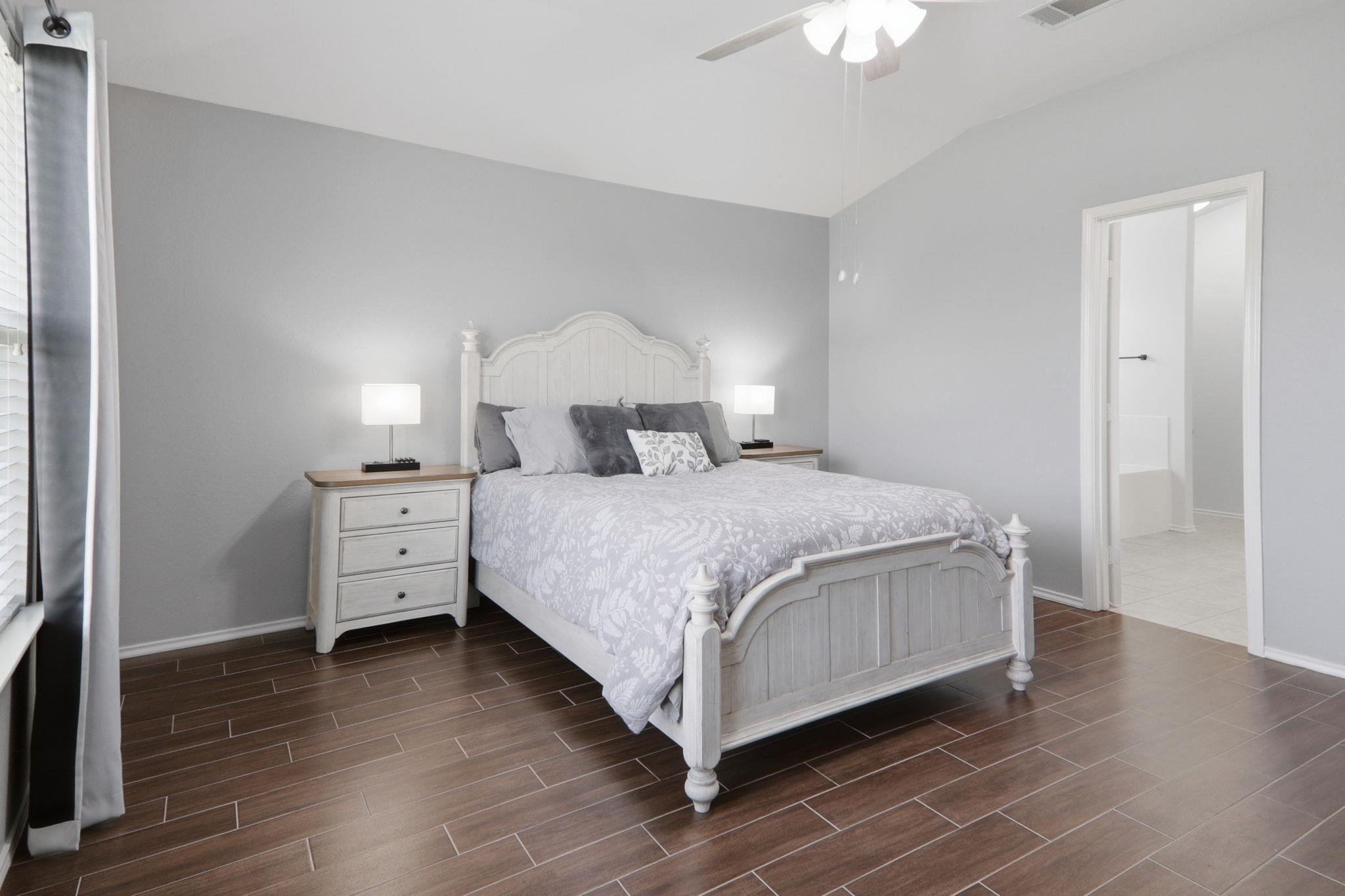 905 Lee Dr, Leander, TX 78641