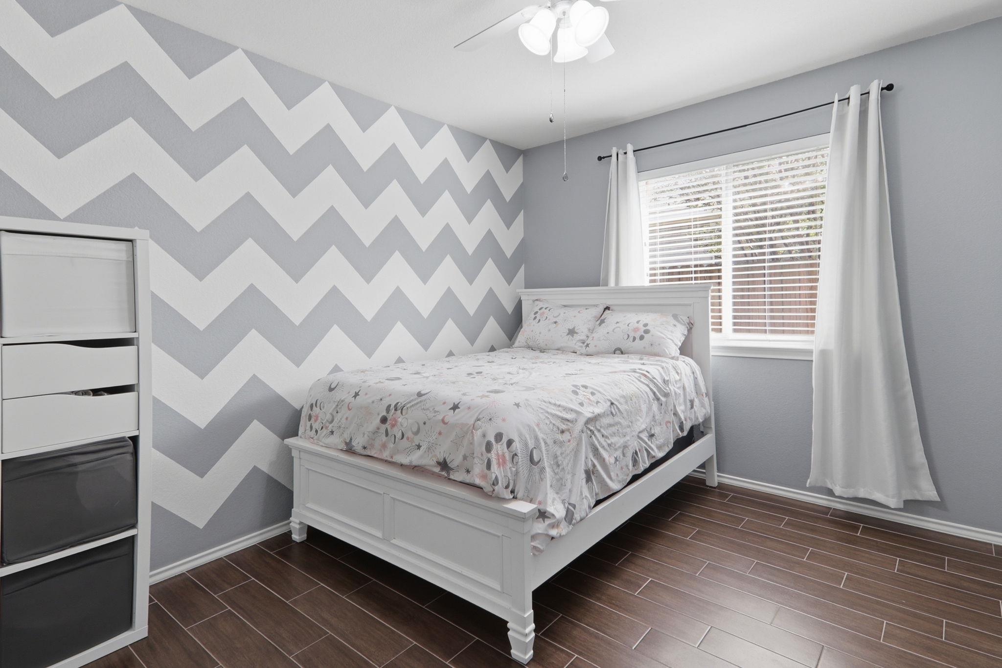 905 Lee Dr, Leander, TX 78641