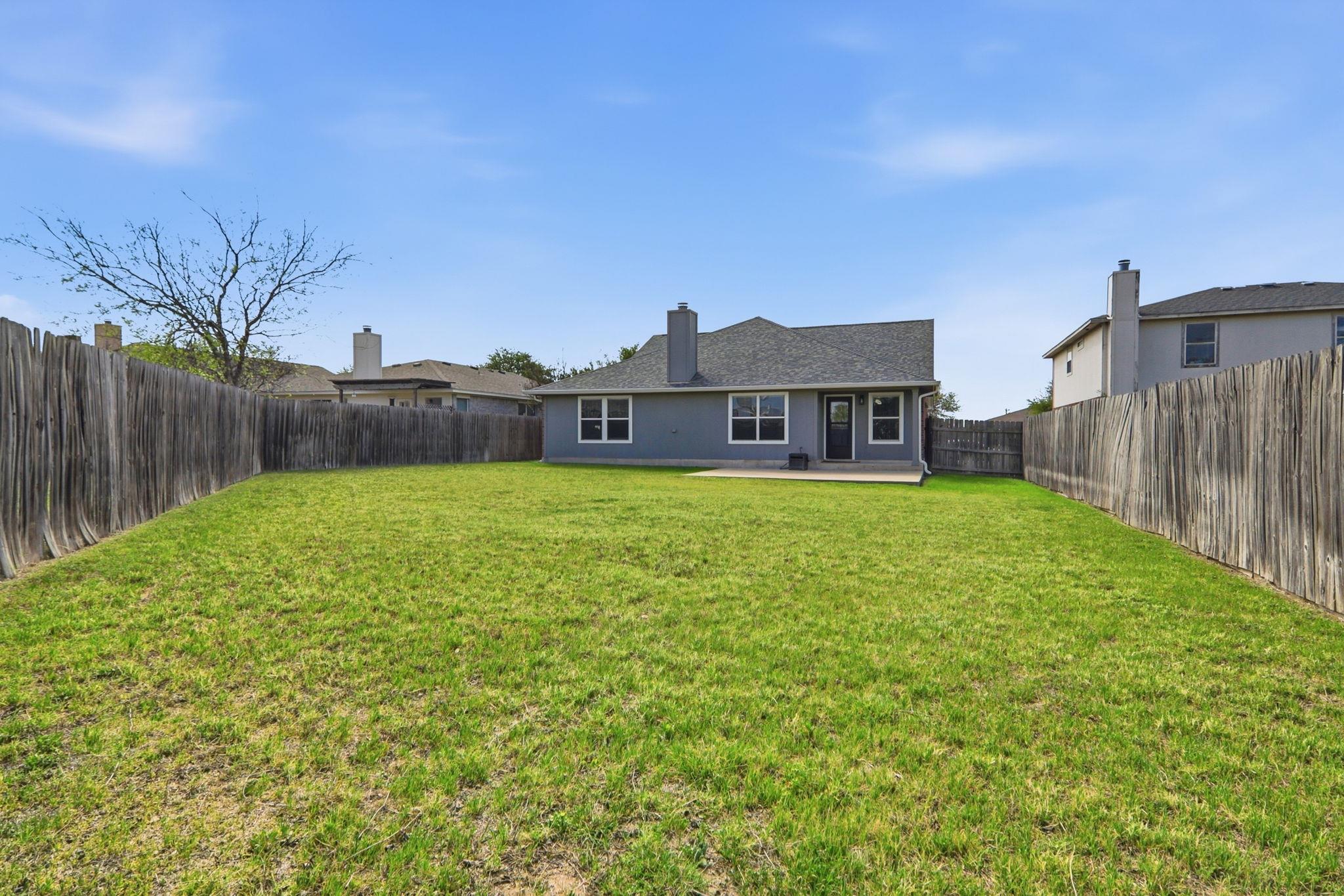 905 Lee Dr, Leander, TX 78641