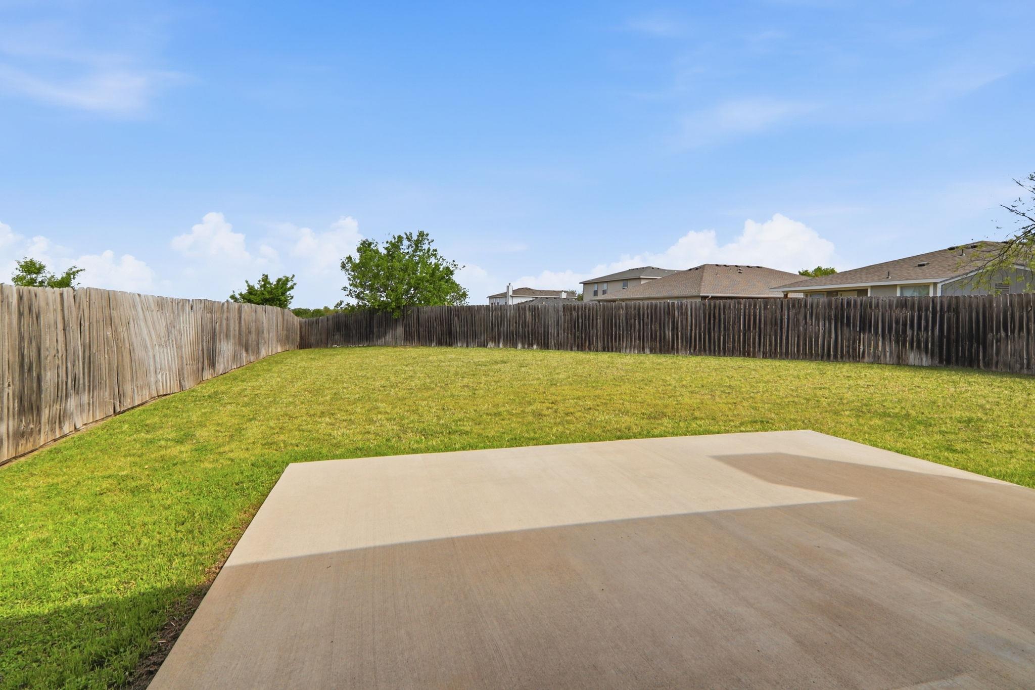 905 Lee Dr, Leander, TX 78641