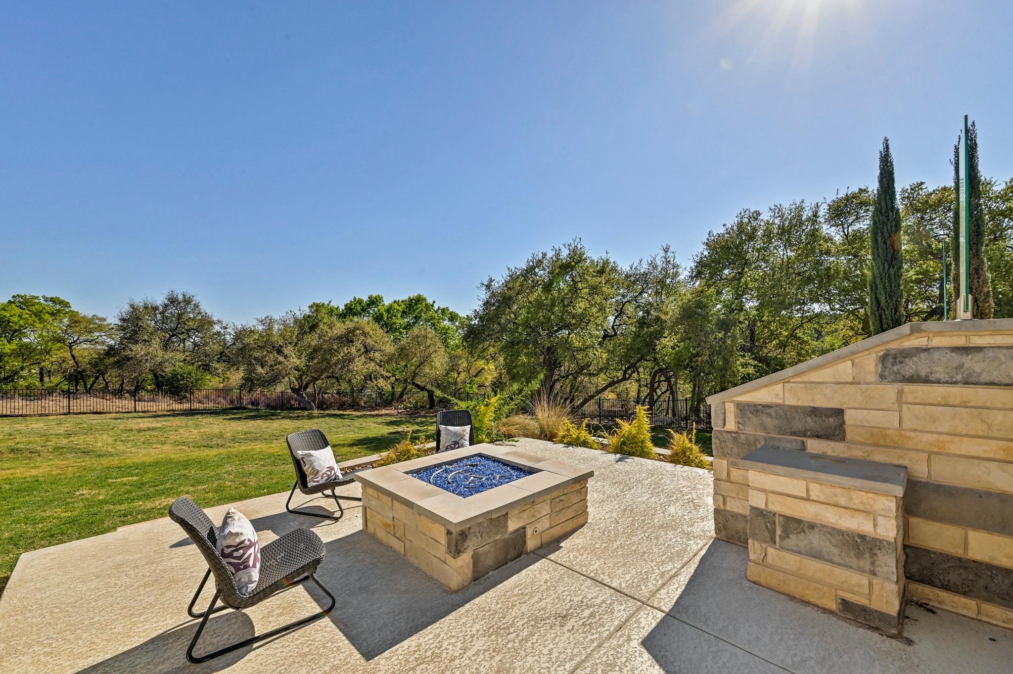 105 Willow Hill Dr, Georgetown, TX 78633