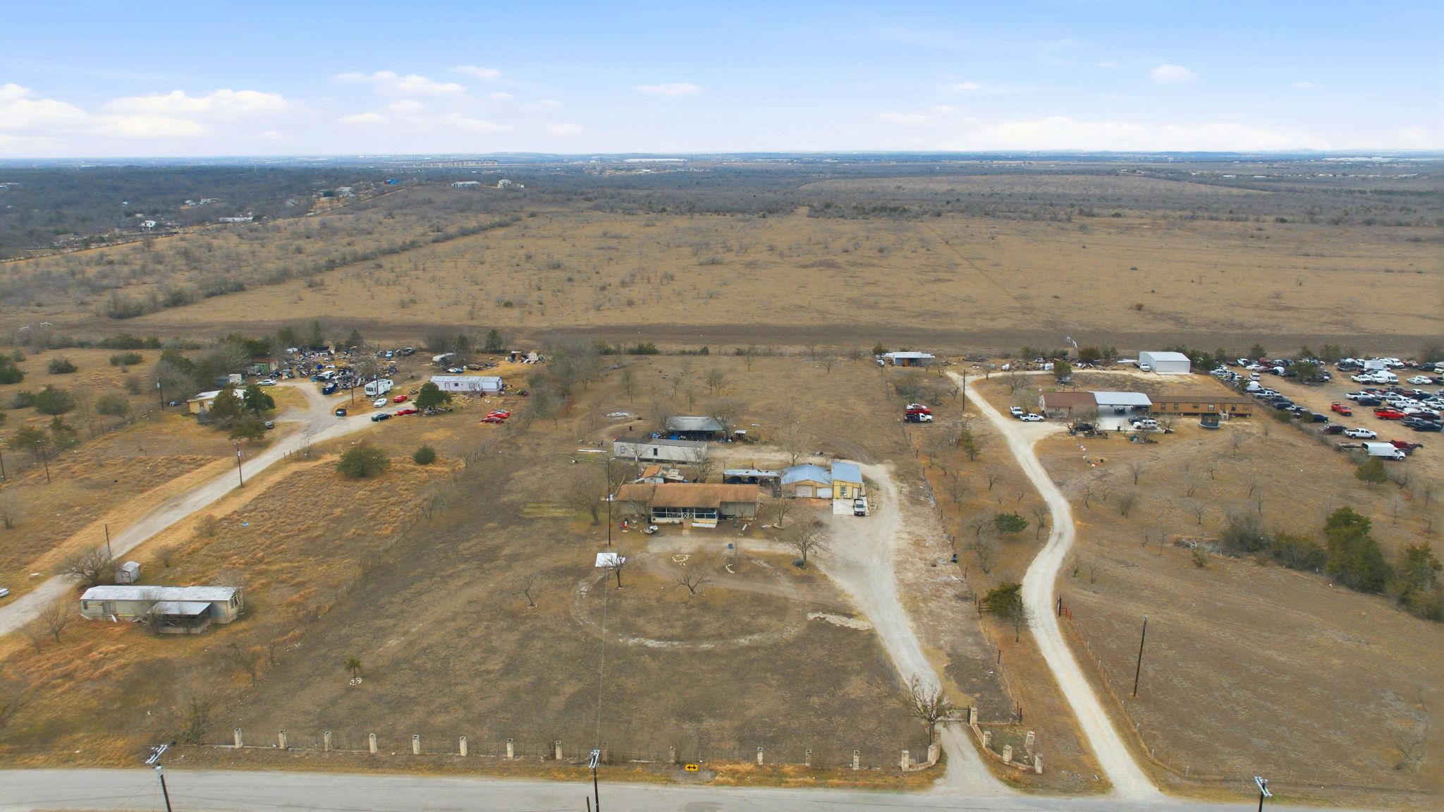 271 Crossroads Dr, Dale, TX 78616