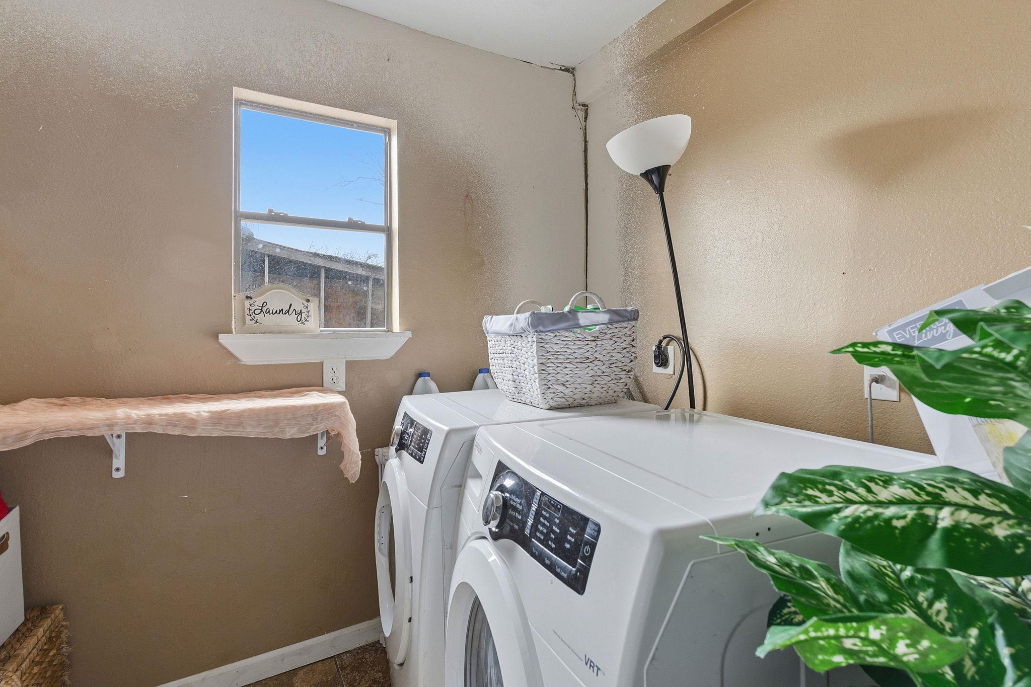 271 Crossroads Dr, Dale, TX 78616