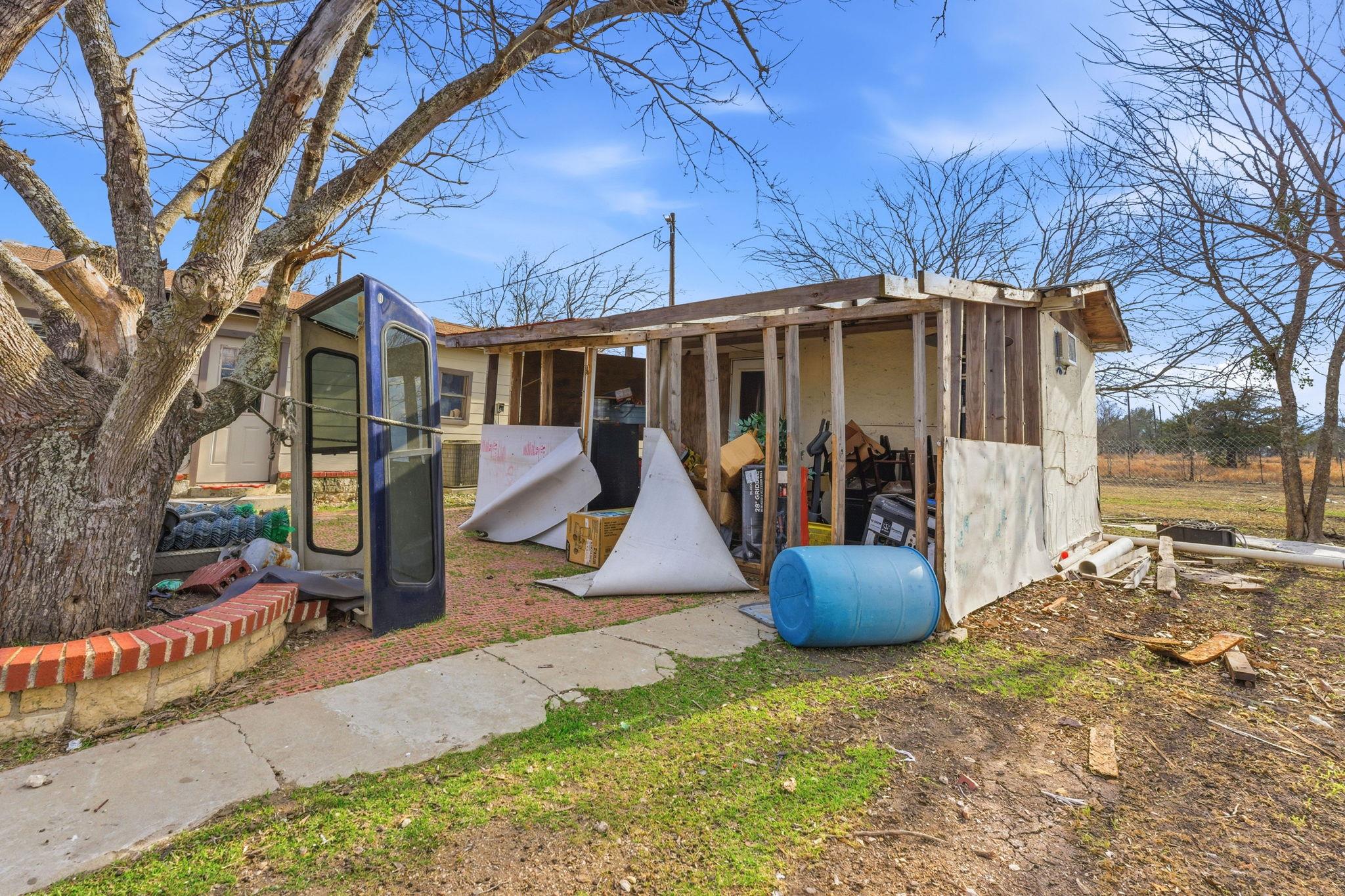 271 Crossroads Dr, Dale, TX 78616