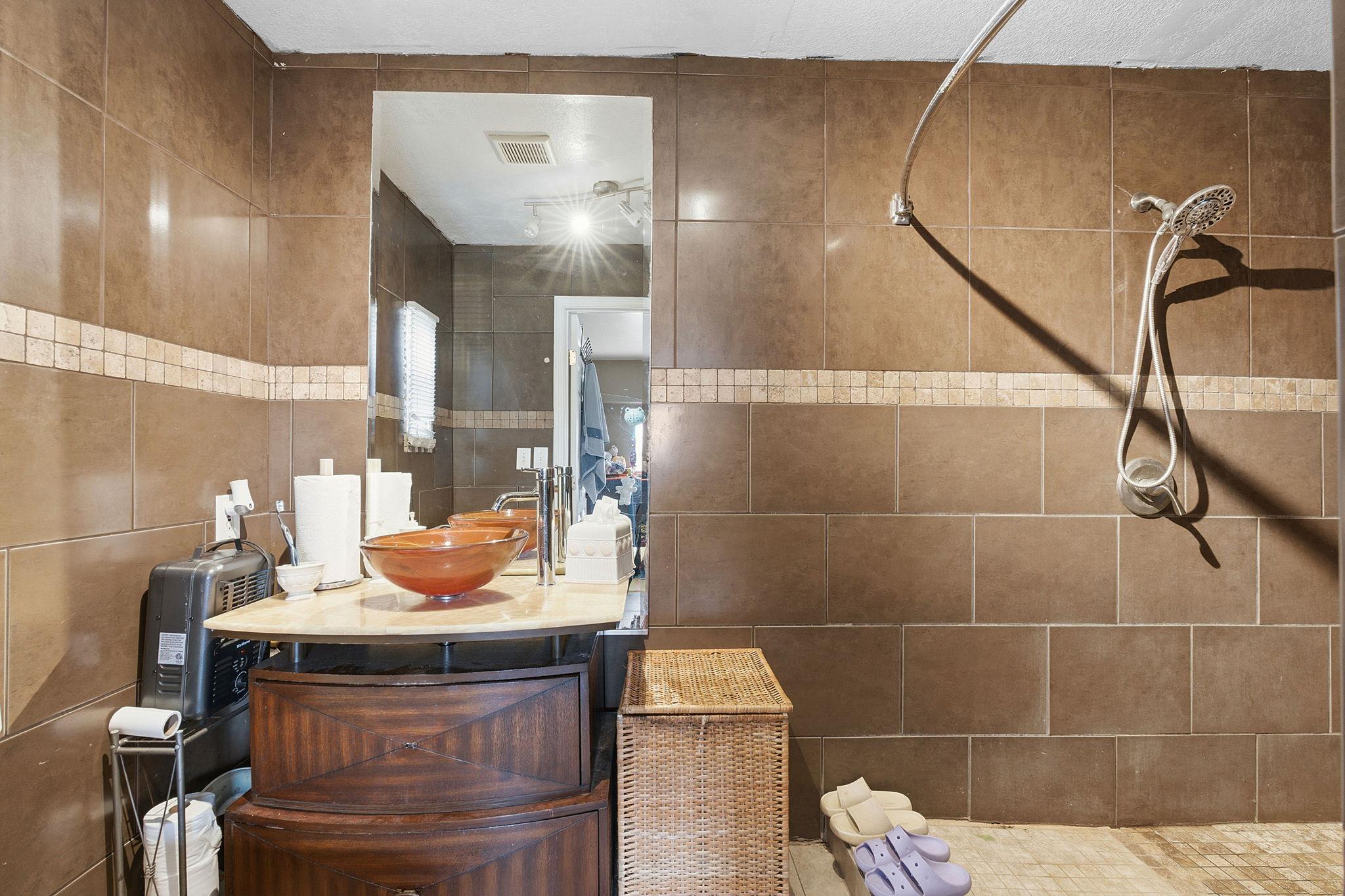 271 Crossroads Dr, Dale, TX 78616