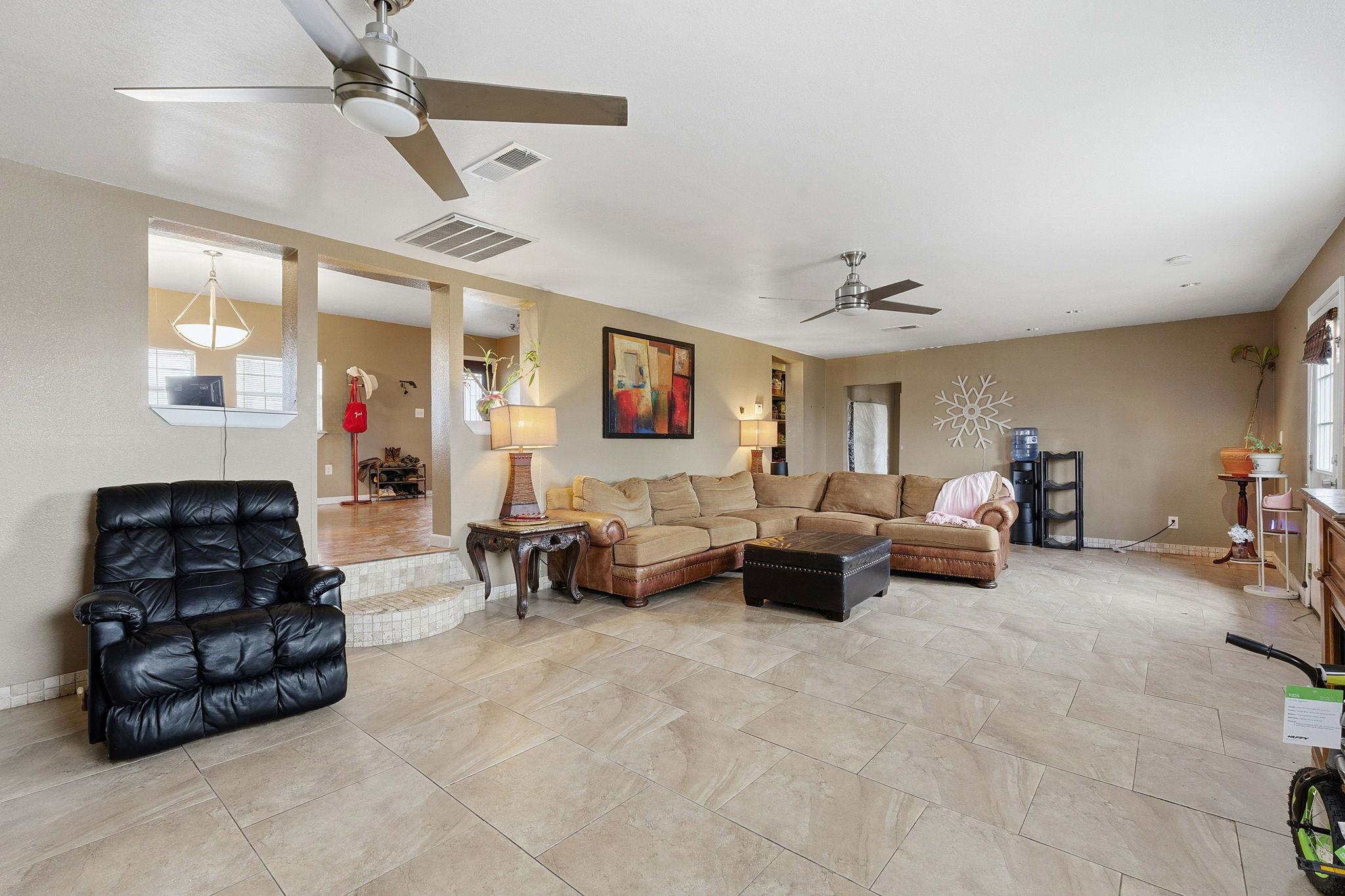 271 Crossroads Dr, Dale, TX 78616