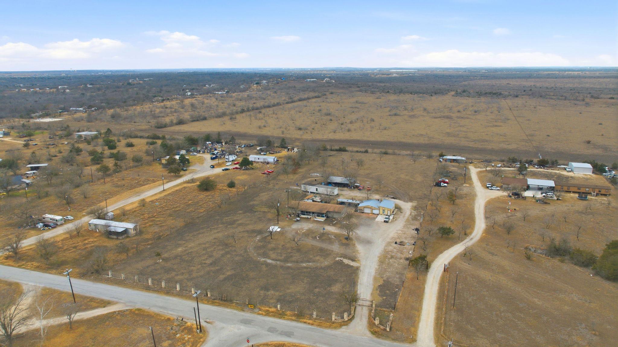 271 Crossroads Dr, Dale, TX 78616