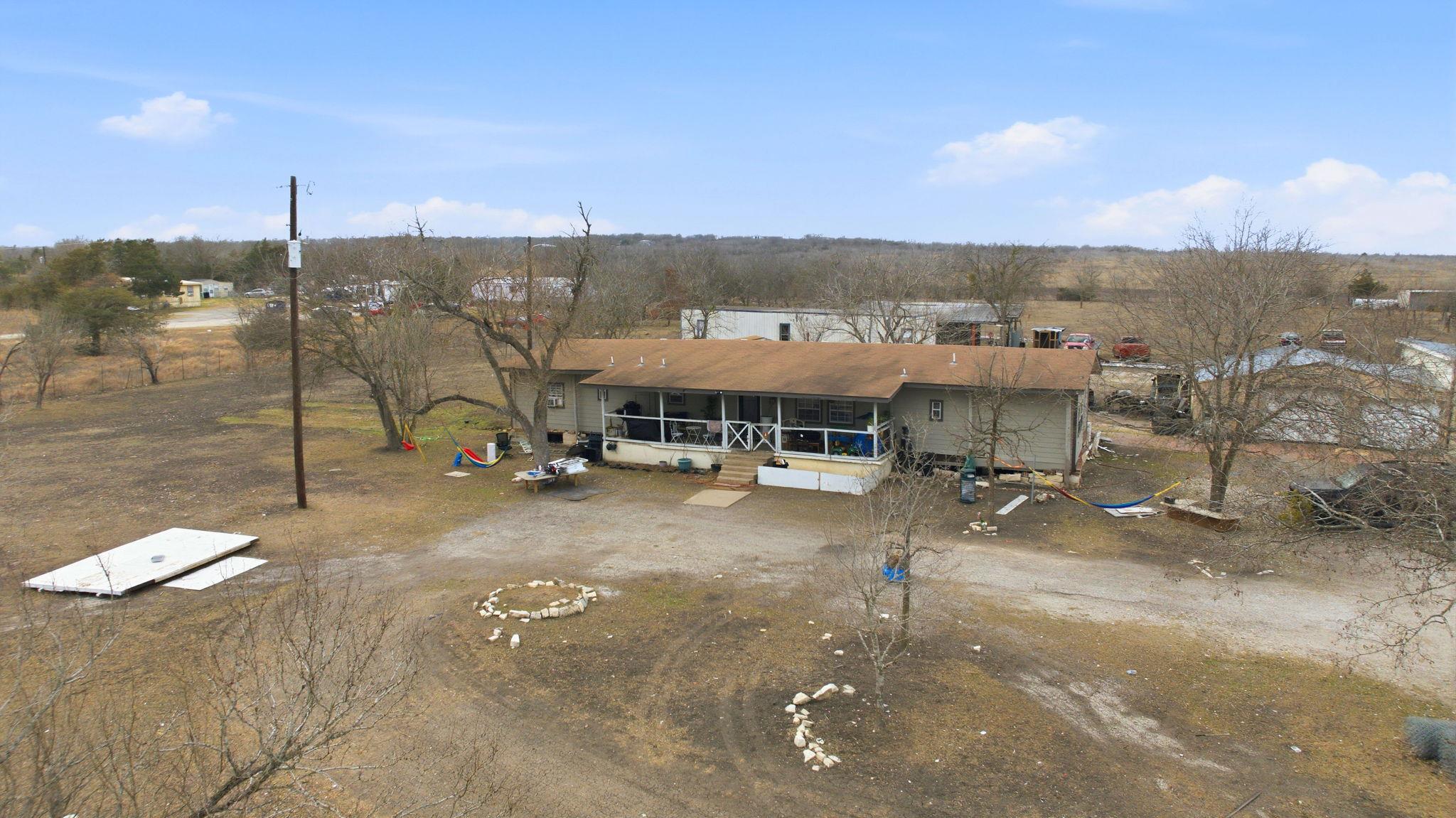 271 Crossroads Dr, Dale, TX 78616