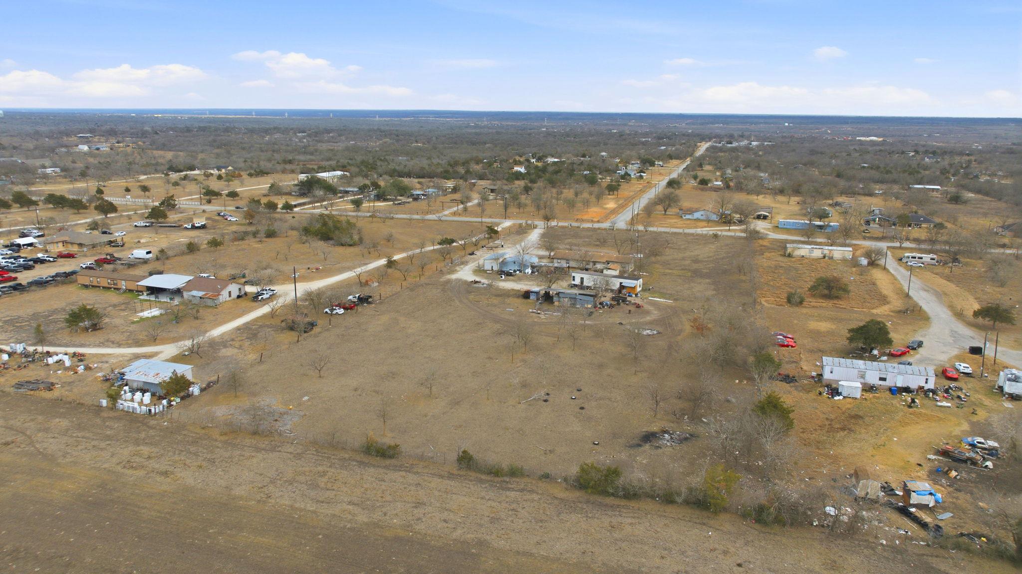 271 Crossroads Dr, Dale, TX 78616