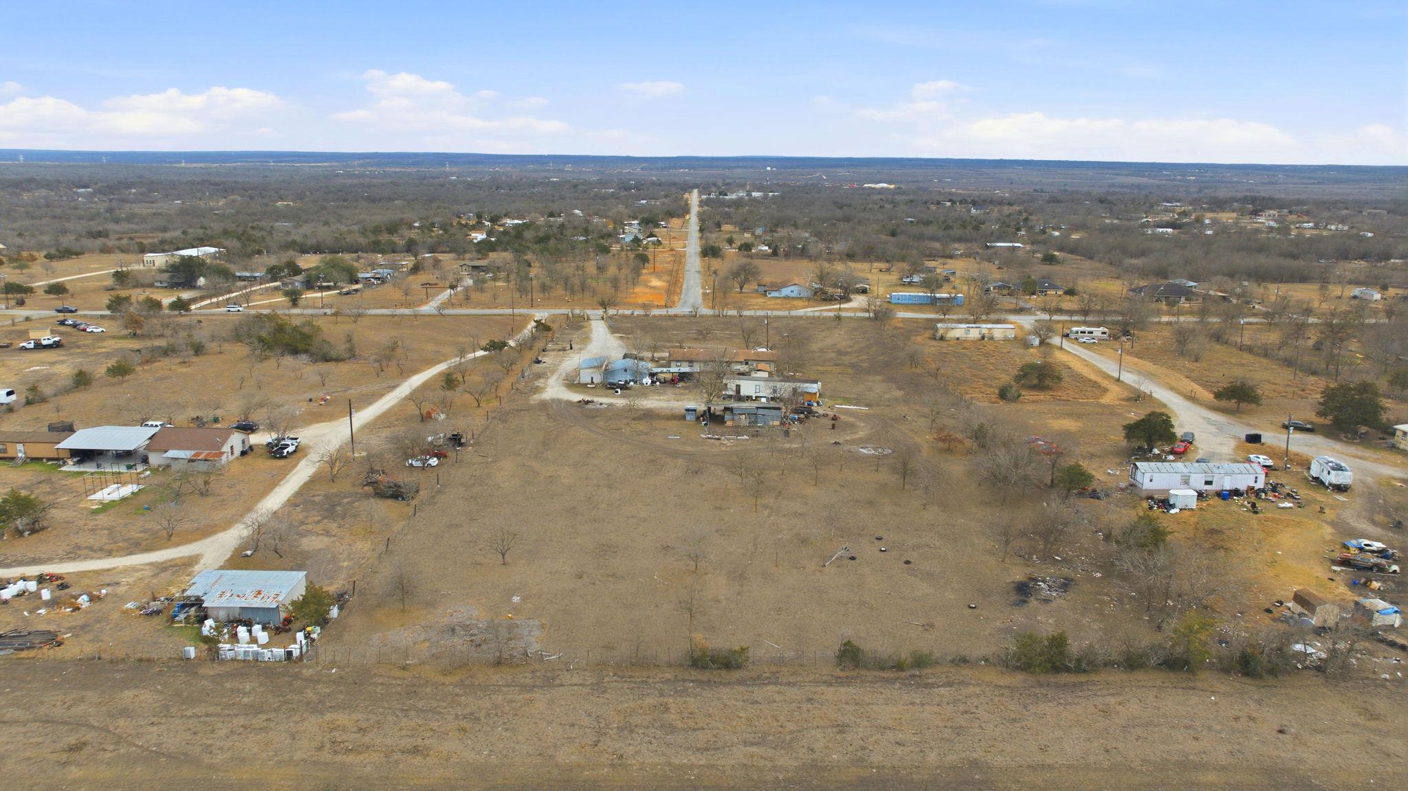 271 Crossroads Dr, Dale, TX 78616