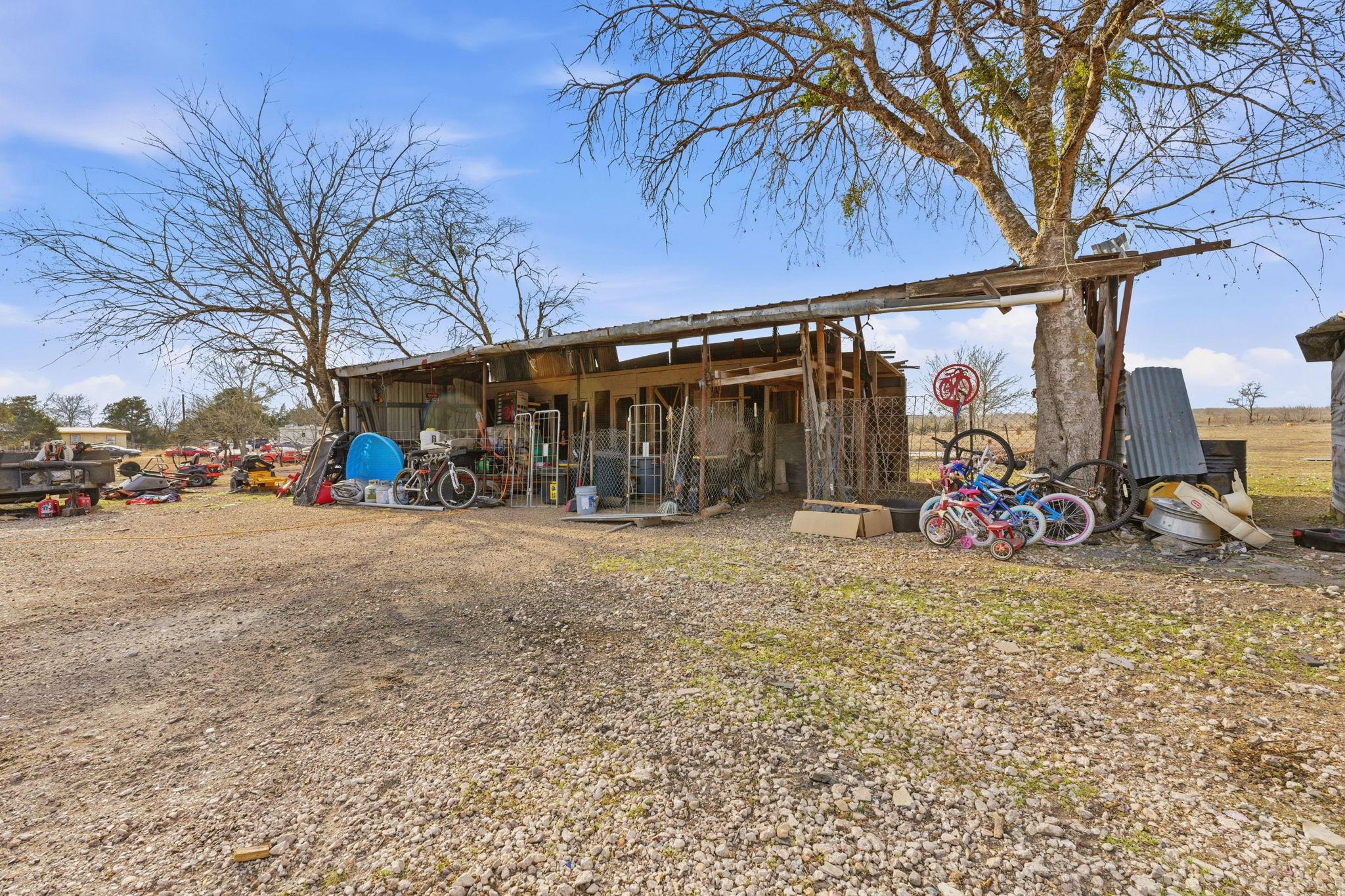271 Crossroads Dr, Dale, TX 78616