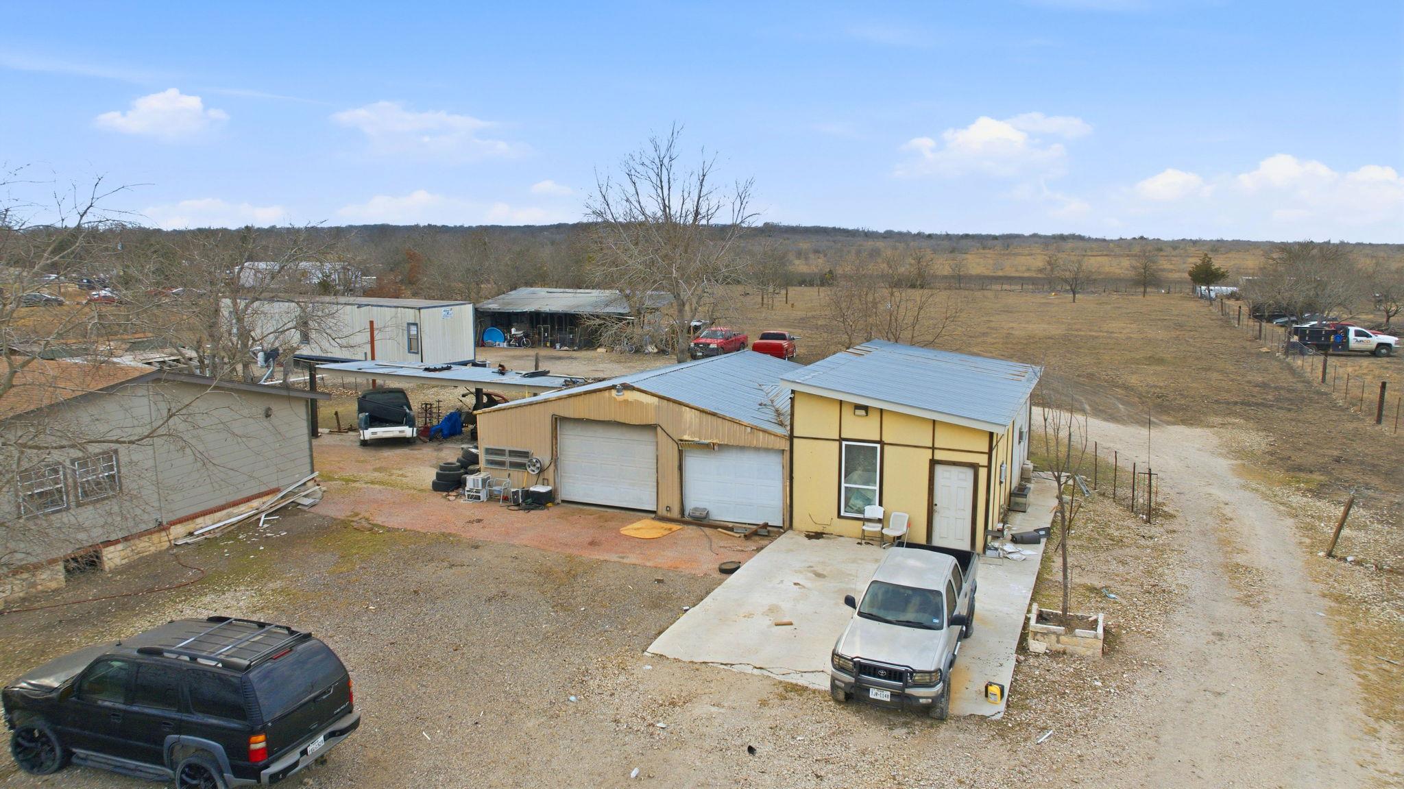 271 Crossroads Dr, Dale, TX 78616