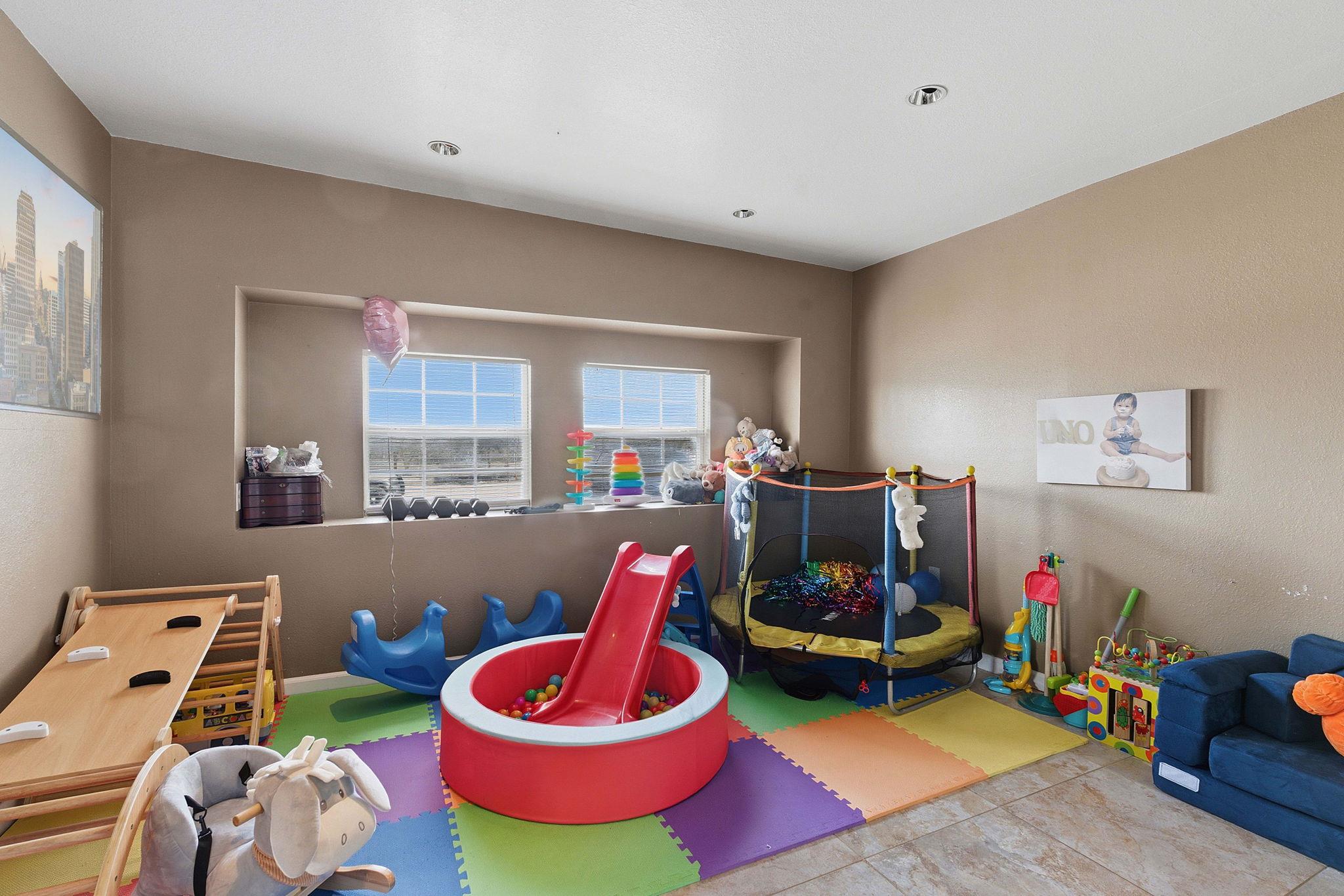 271 Crossroads Dr, Dale, TX 78616