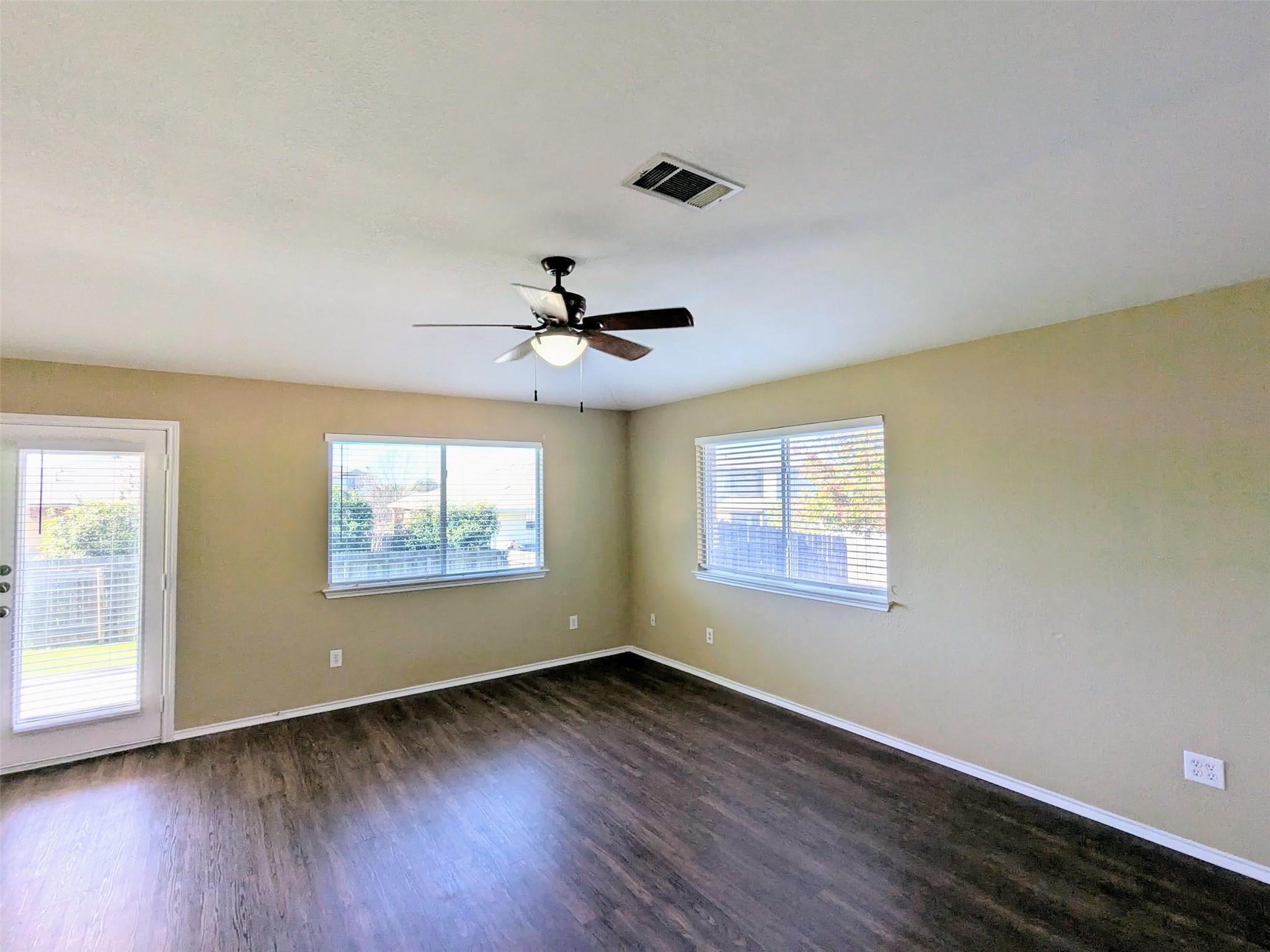 1115 Remington Dr, Leander, TX 78641