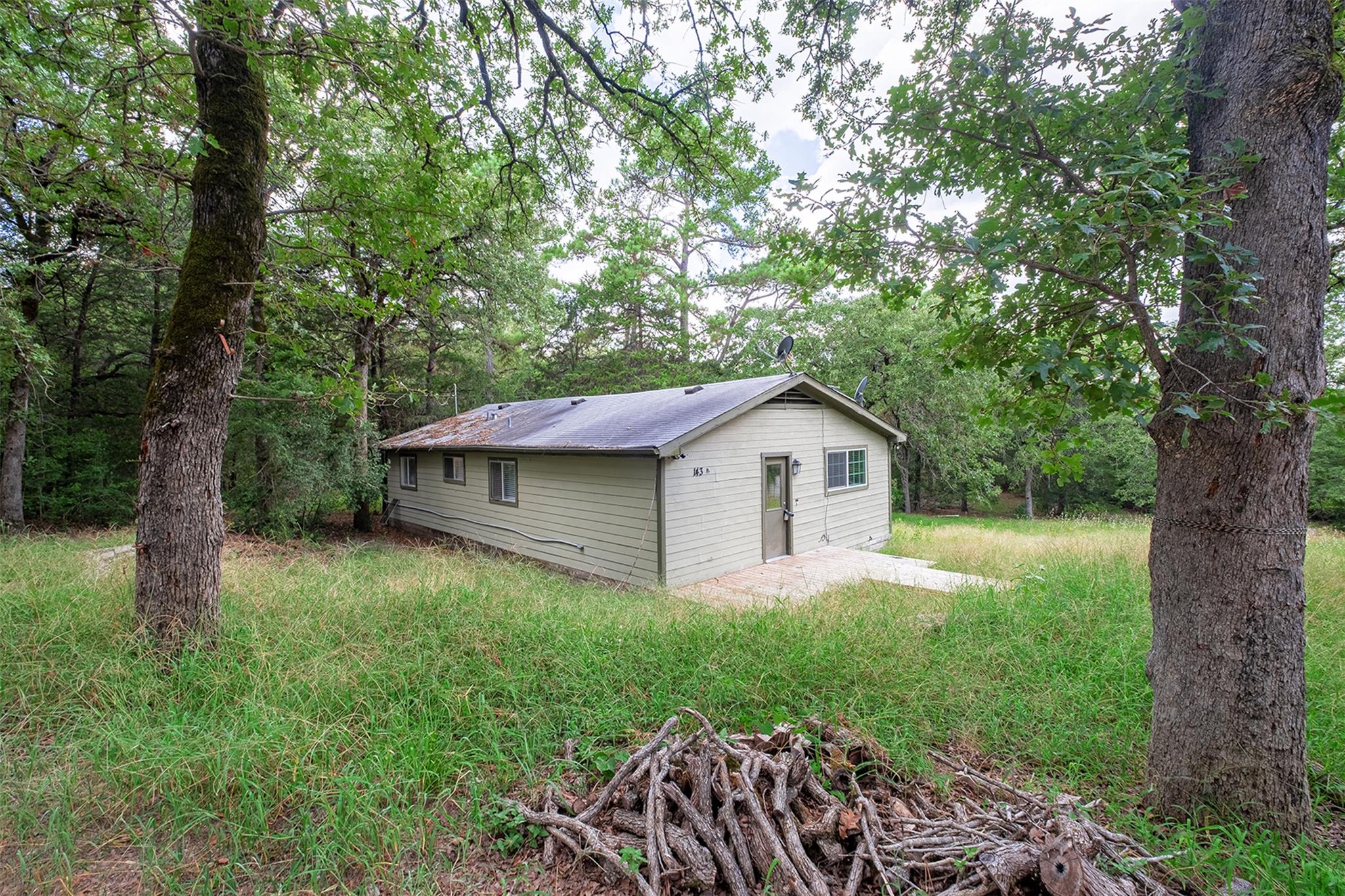 143 Old Piney Trl # B, Paige, TX 78659