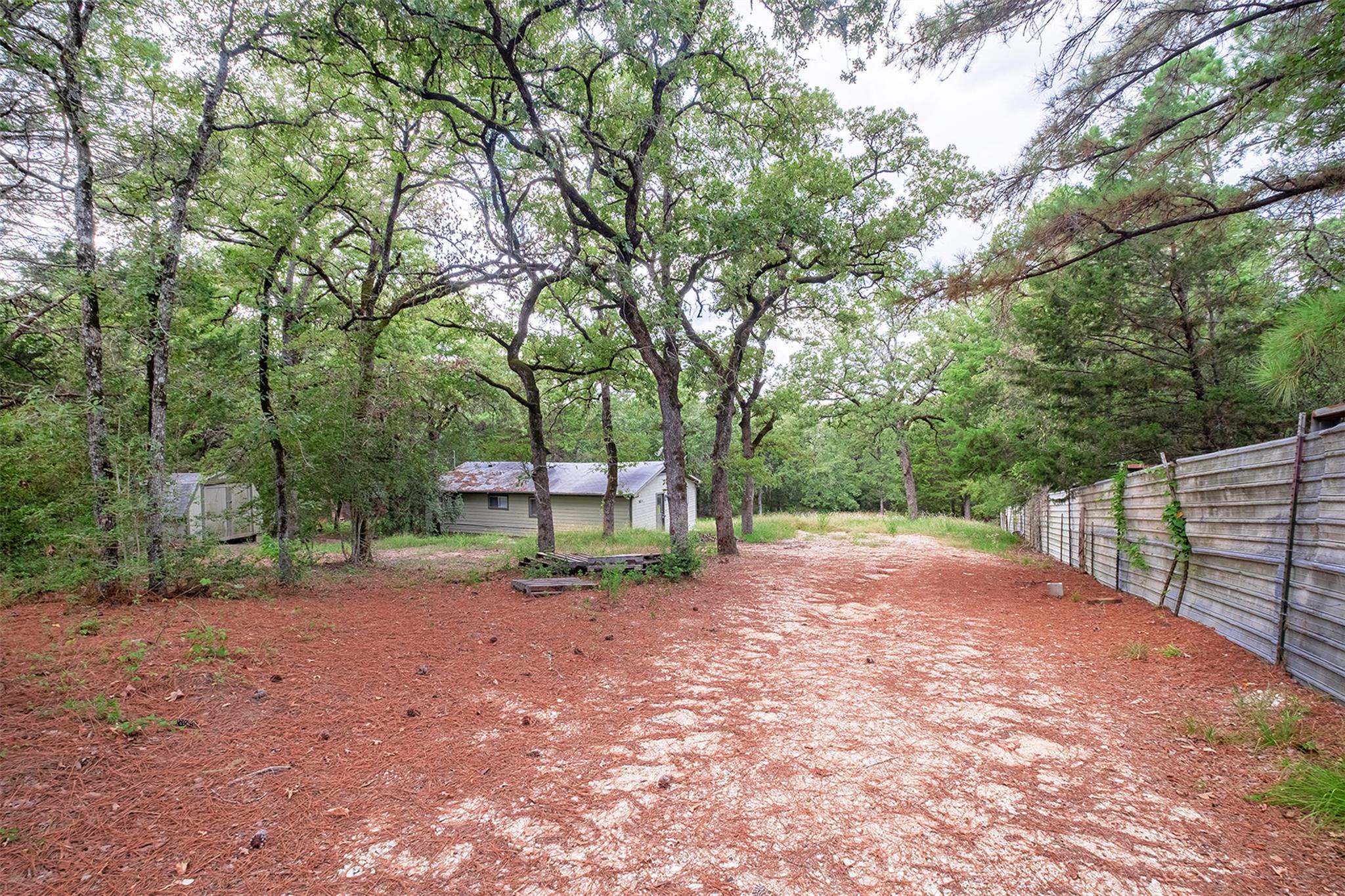 143 Old Piney Trl # B, Paige, TX 78659