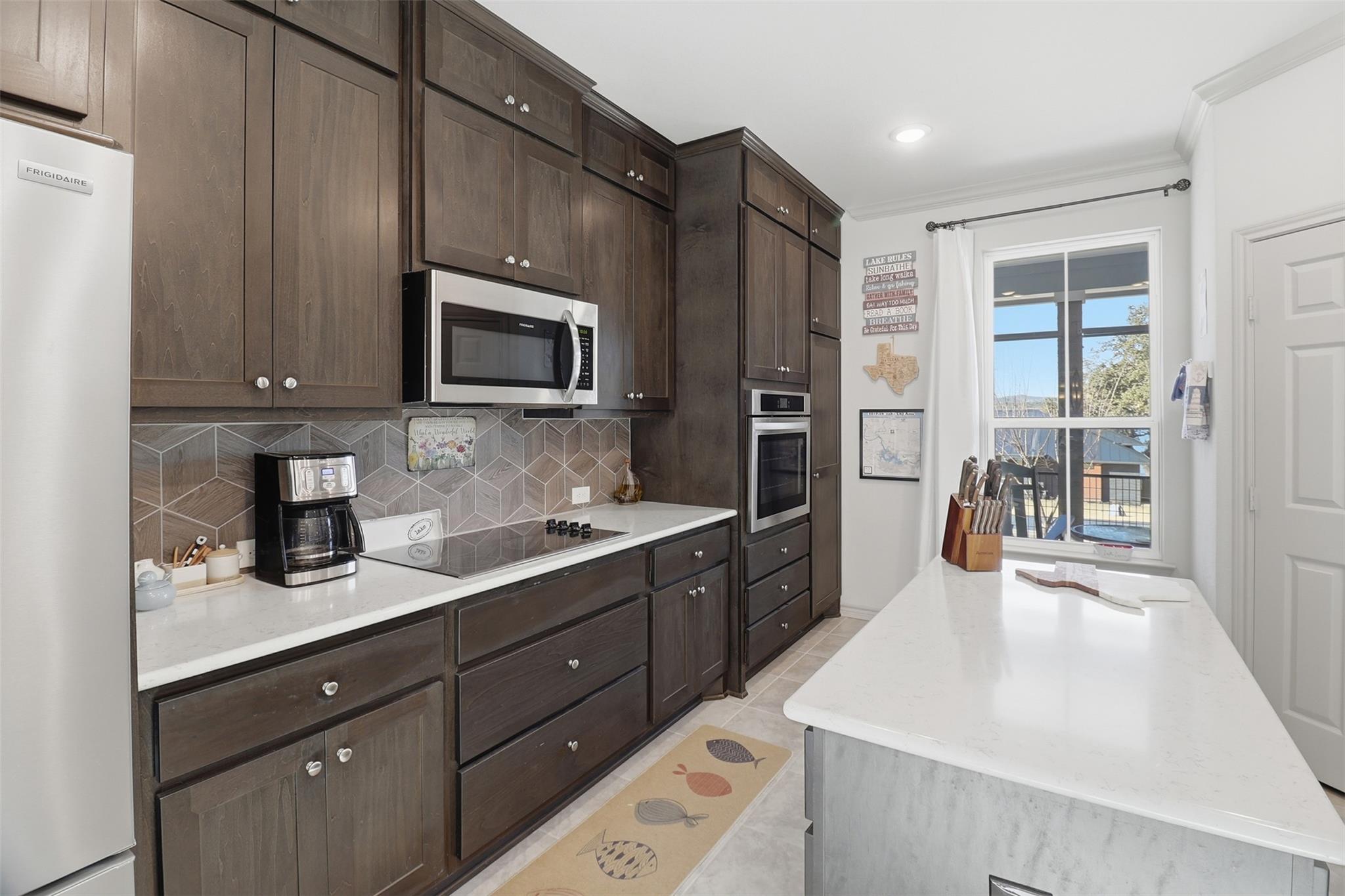 127 Hidden Oaks Dr, Kingsland, TX 78639