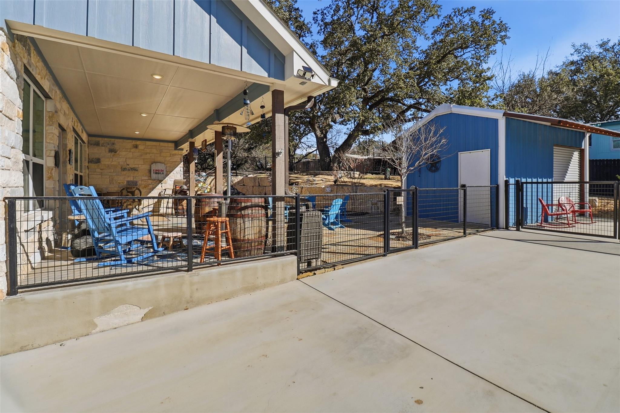 127 Hidden Oaks Dr, Kingsland, TX 78639