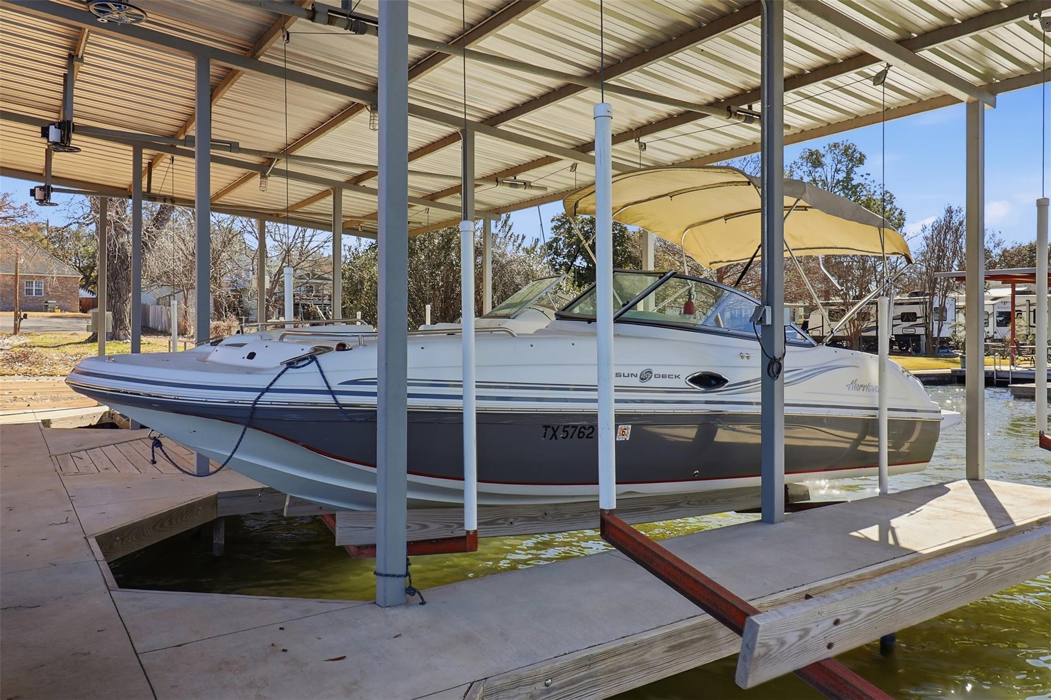 127 Hidden Oaks Dr, Kingsland, TX 78639