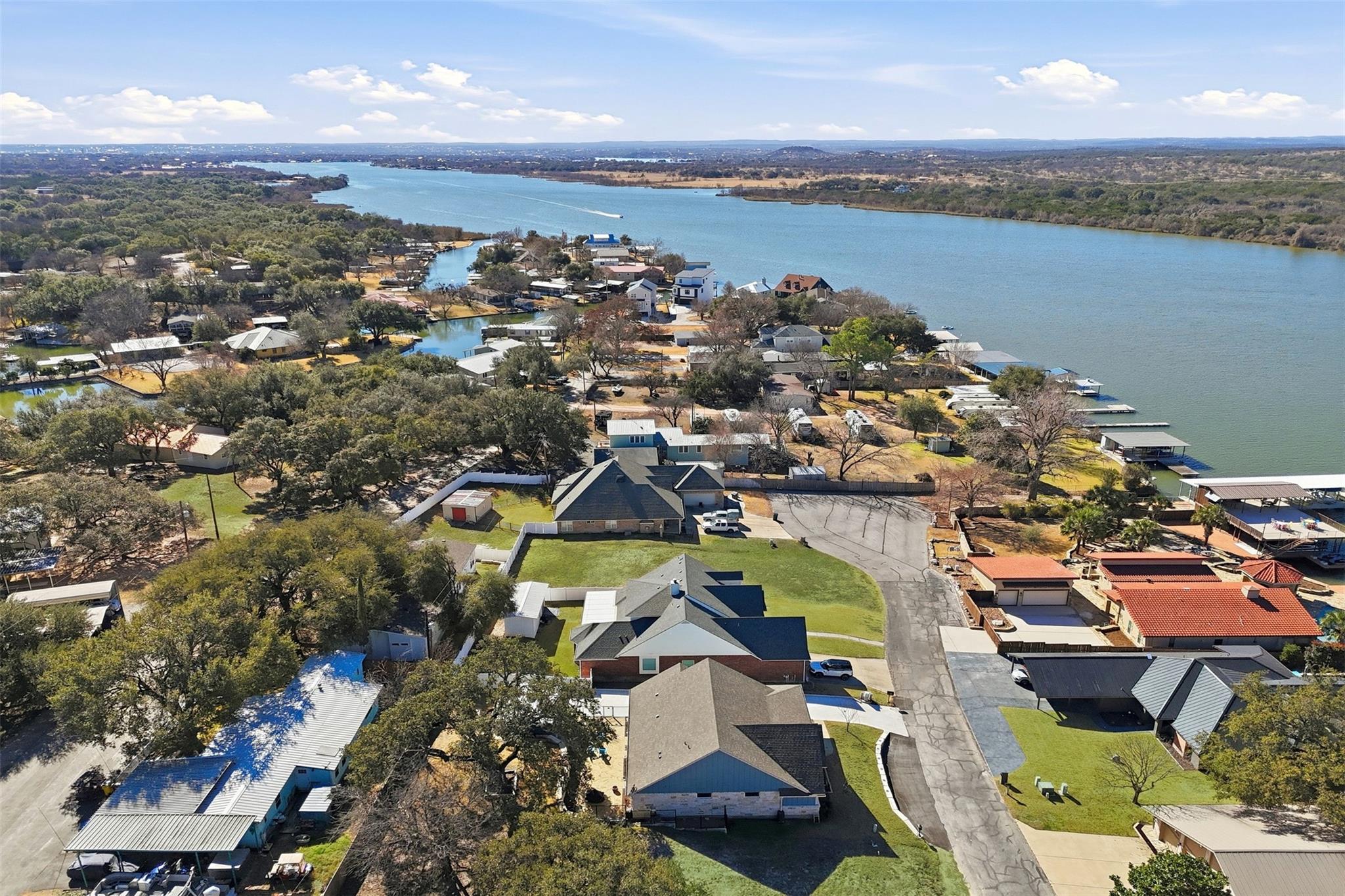 127 Hidden Oaks Dr, Kingsland, TX 78639