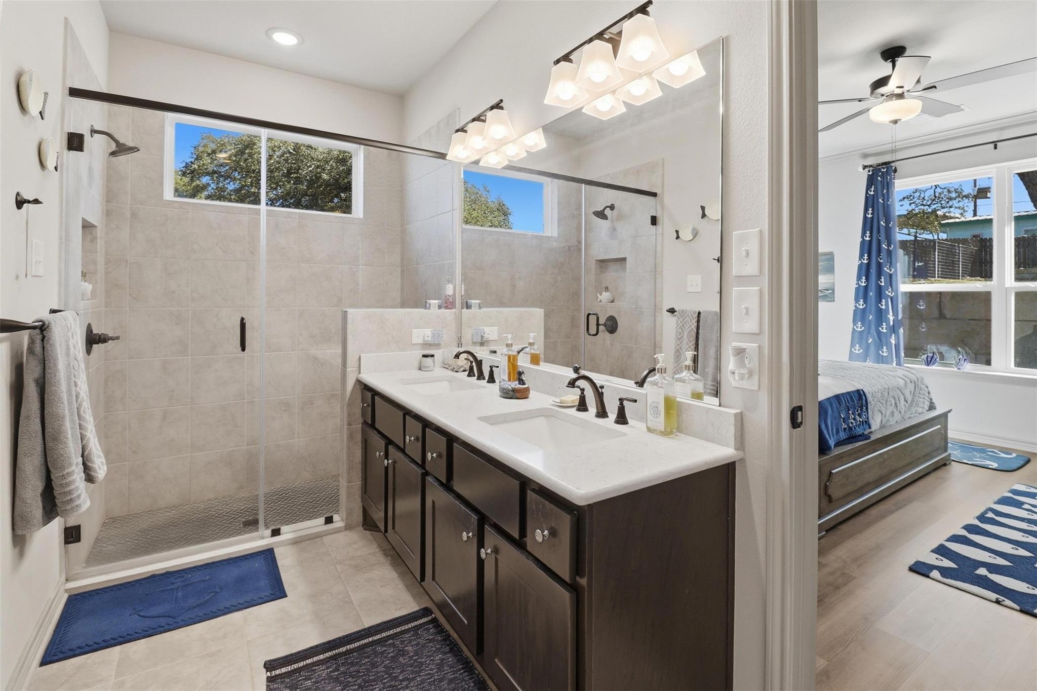 127 Hidden Oaks Dr, Kingsland, TX 78639