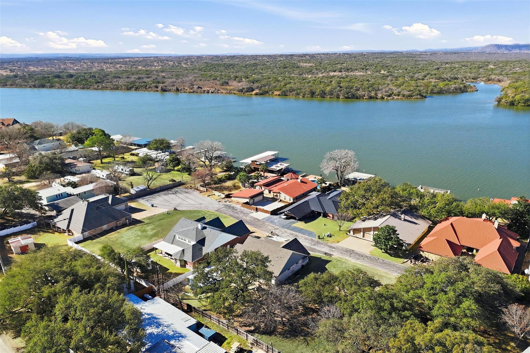 127 Hidden Oaks Dr, Kingsland, TX 78639