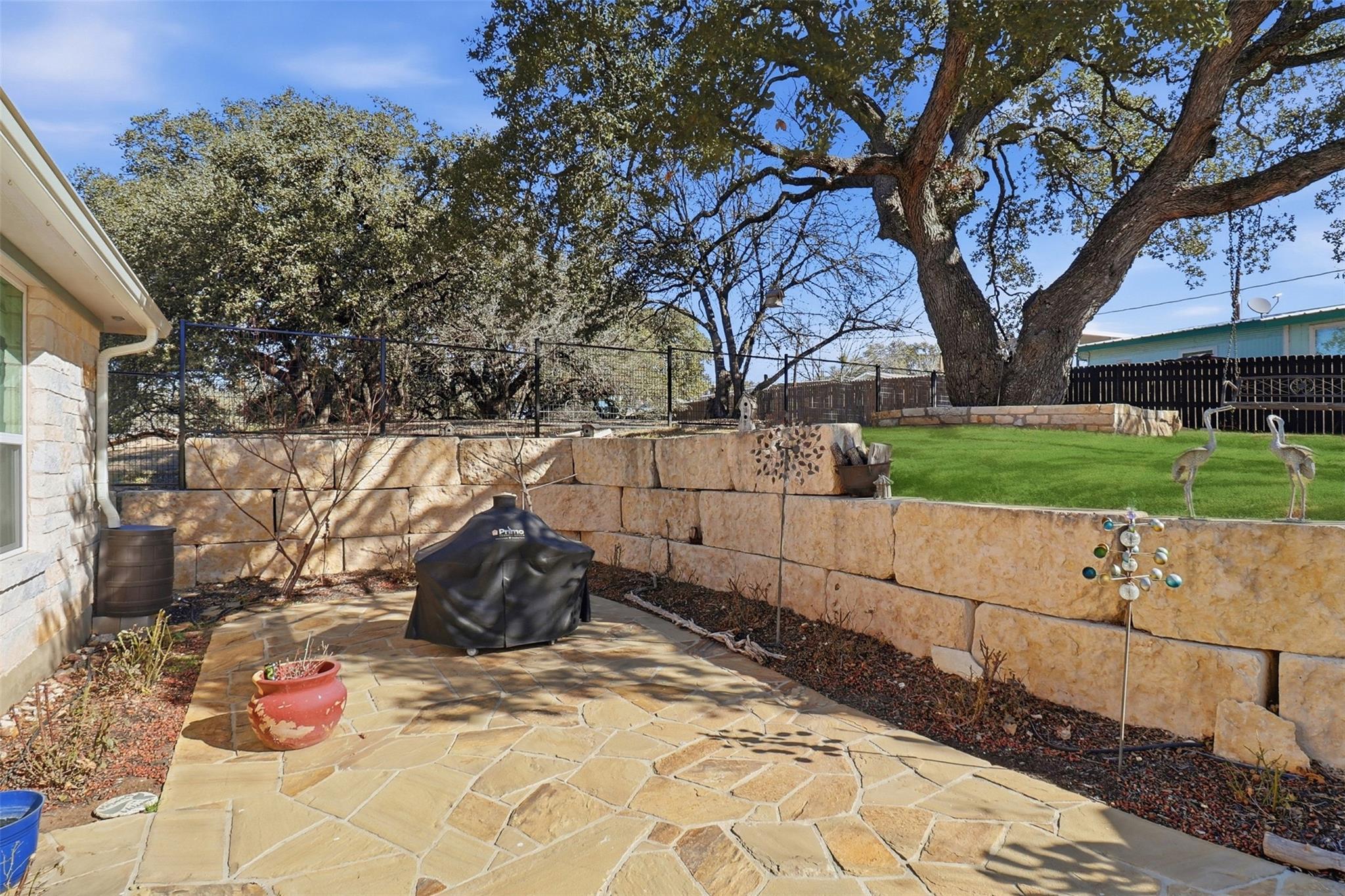 127 Hidden Oaks Dr, Kingsland, TX 78639