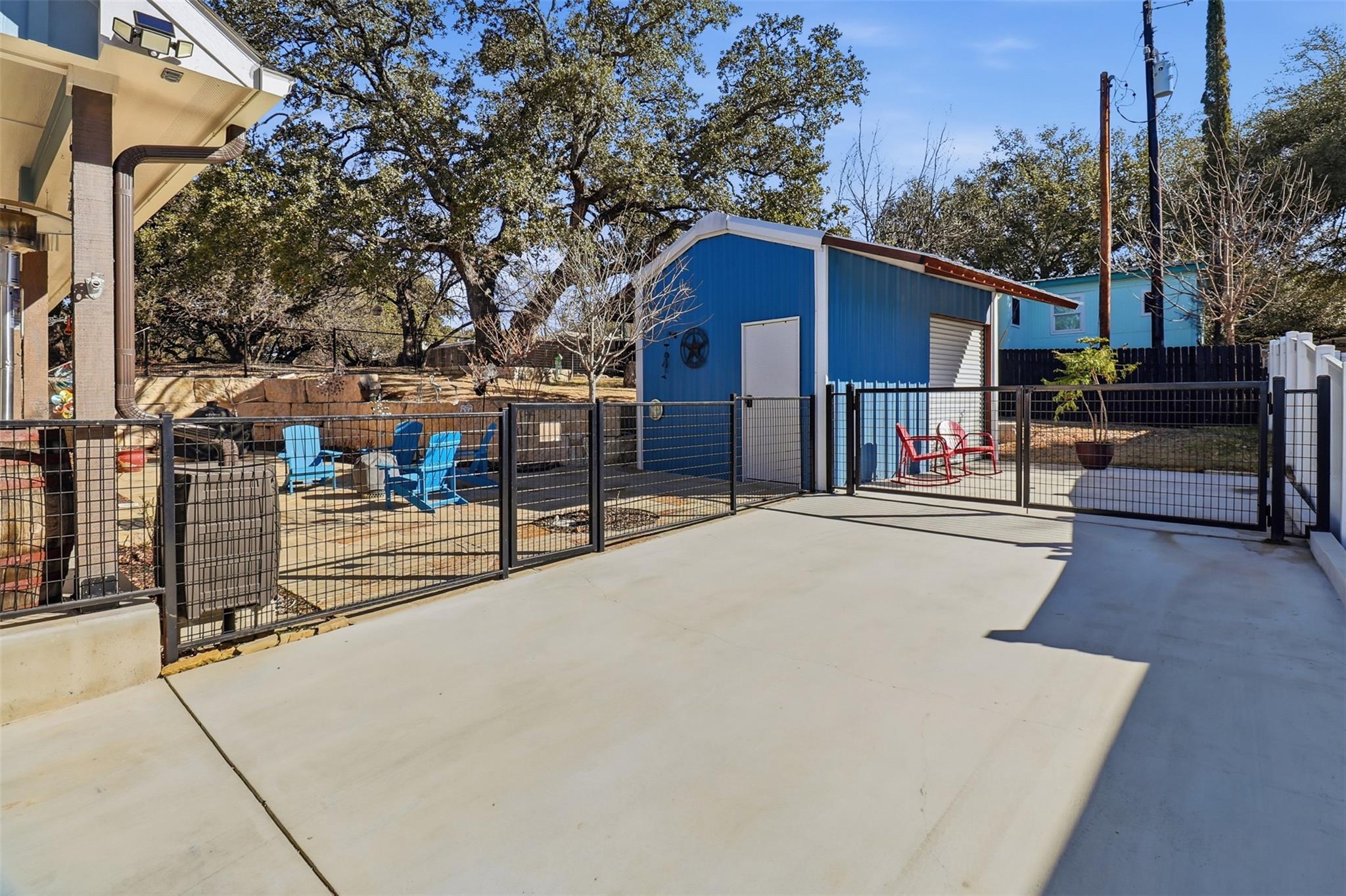 127 Hidden Oaks Dr, Kingsland, TX 78639