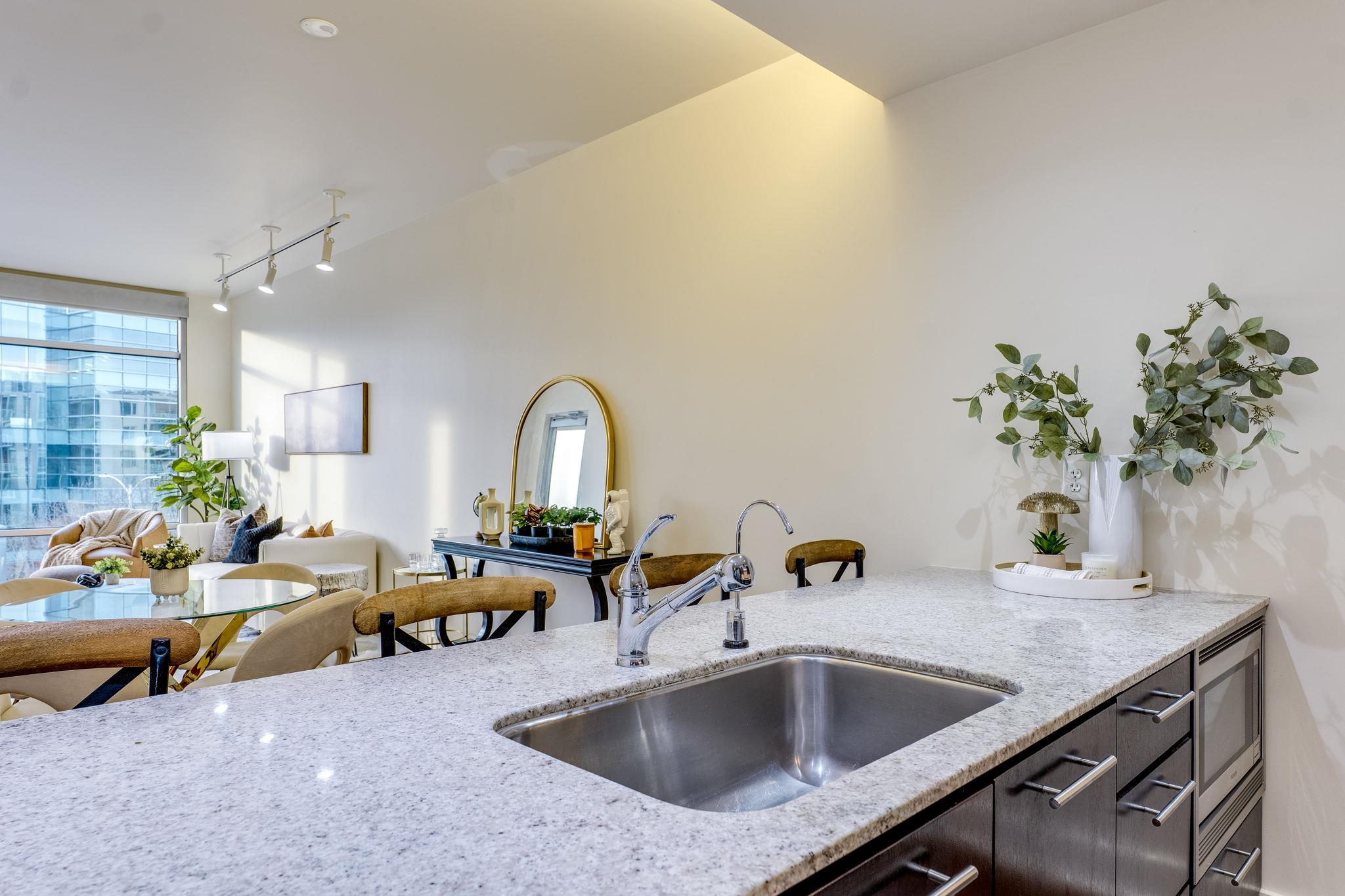 210 Lee Barton Dr # 421, Austin, TX 78704