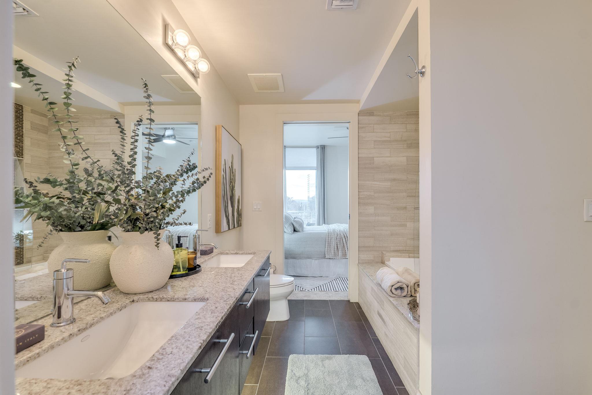 210 Lee Barton Dr # 421, Austin, TX 78704