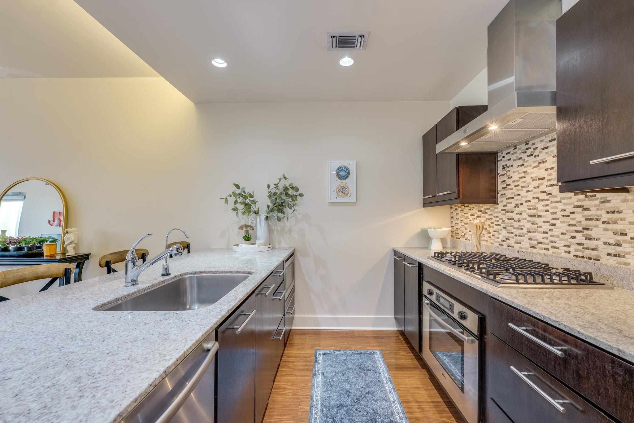 210 Lee Barton Dr # 421, Austin, TX 78704