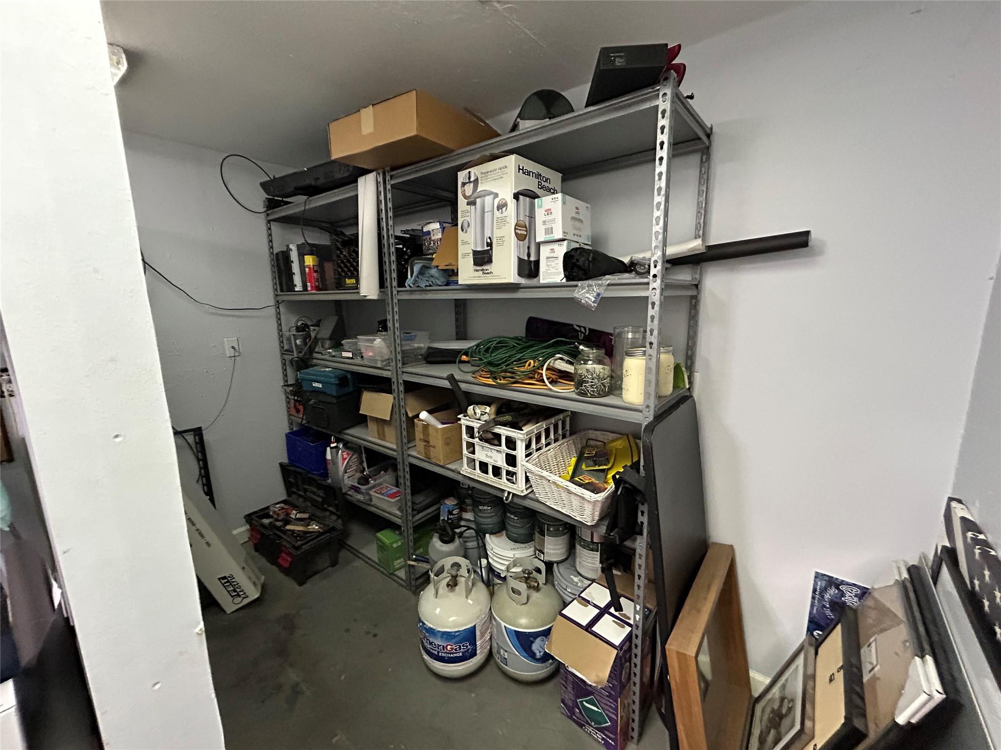 641 W Front St, Hutto, TX 78634