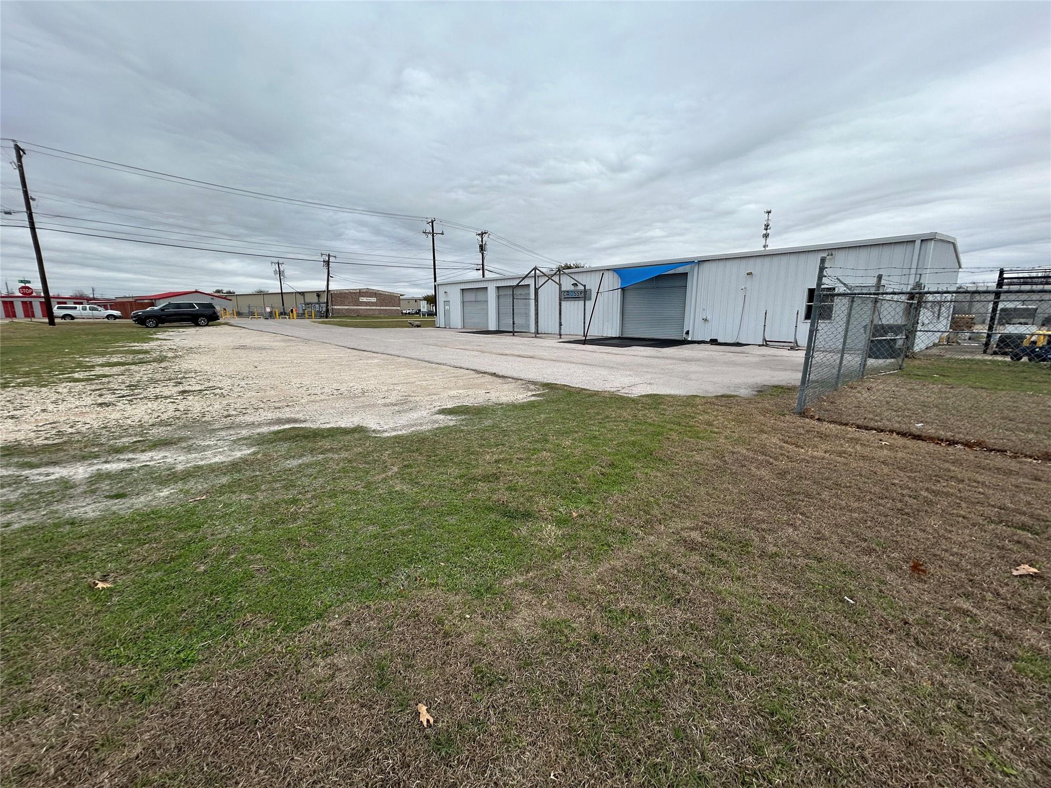 641 W Front St, Hutto, TX 78634