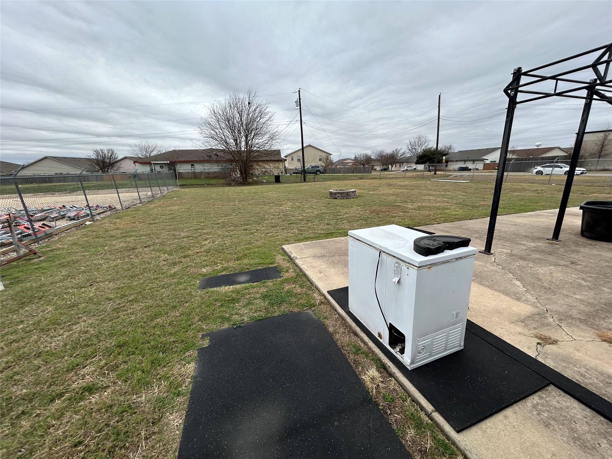 641 W Front St, Hutto, TX 78634