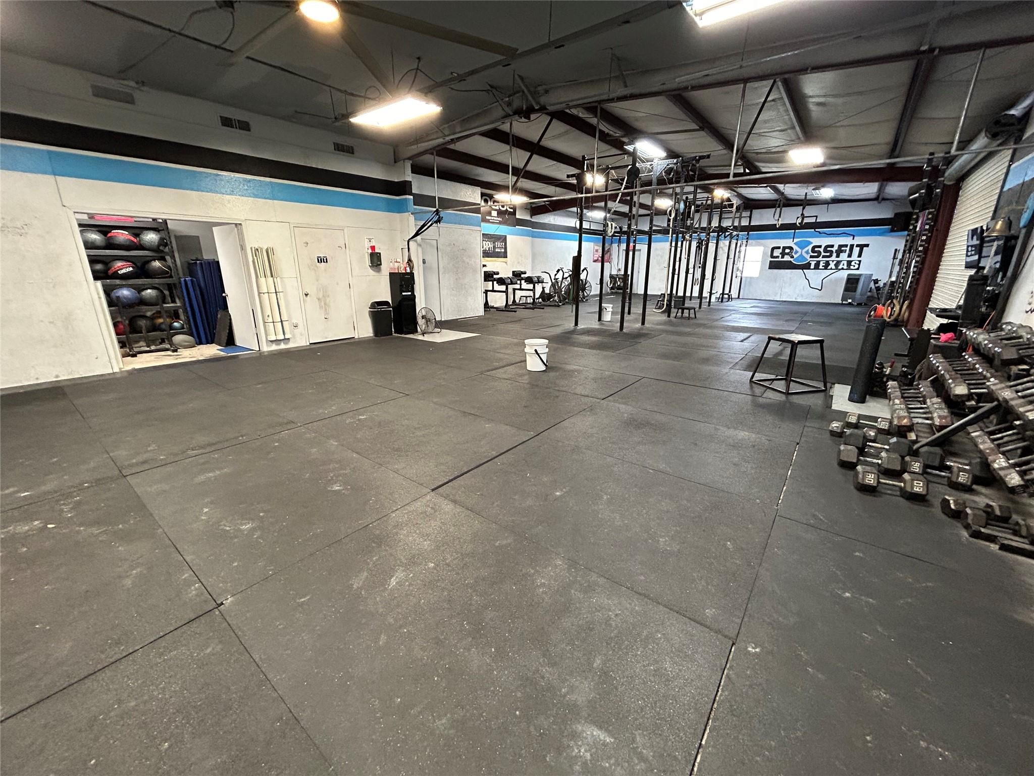 641 W Front St, Hutto, TX 78634