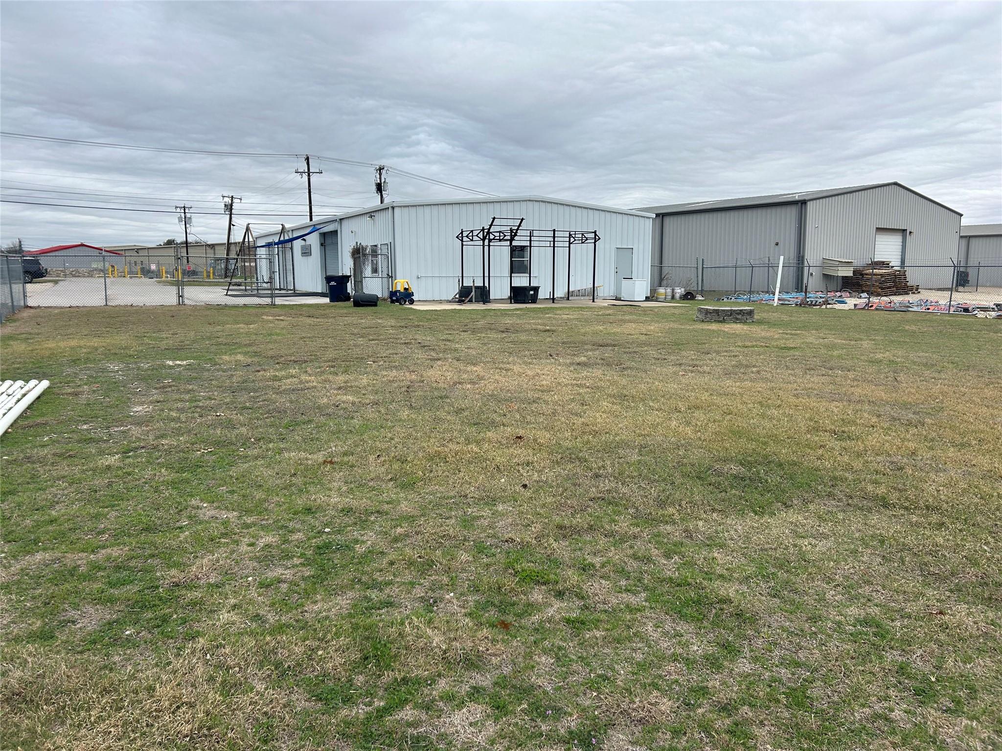 641 W Front St, Hutto, TX 78634