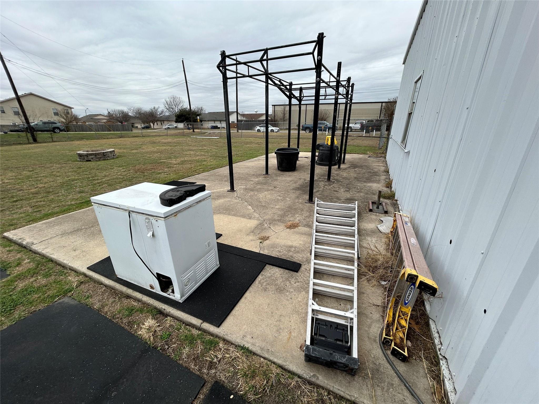 641 W Front St, Hutto, TX 78634