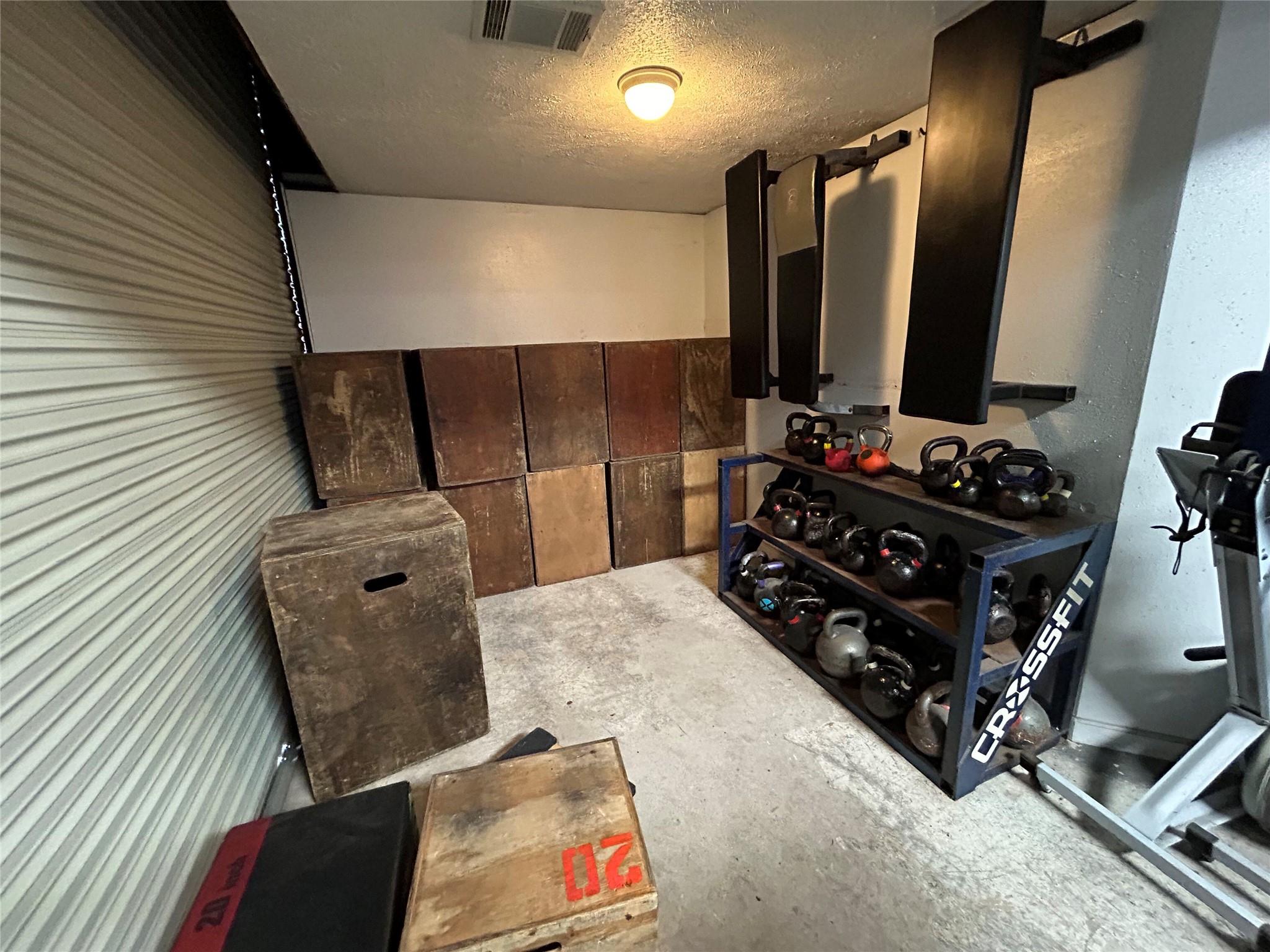 641 W Front St, Hutto, TX 78634