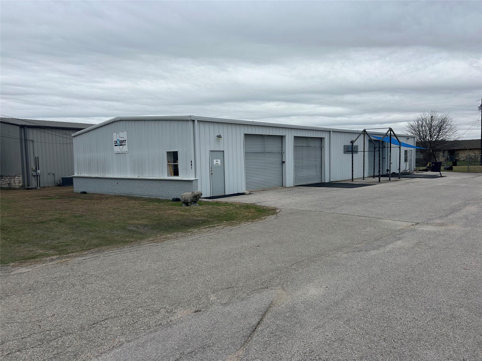 641 W Front St, Hutto, TX 78634