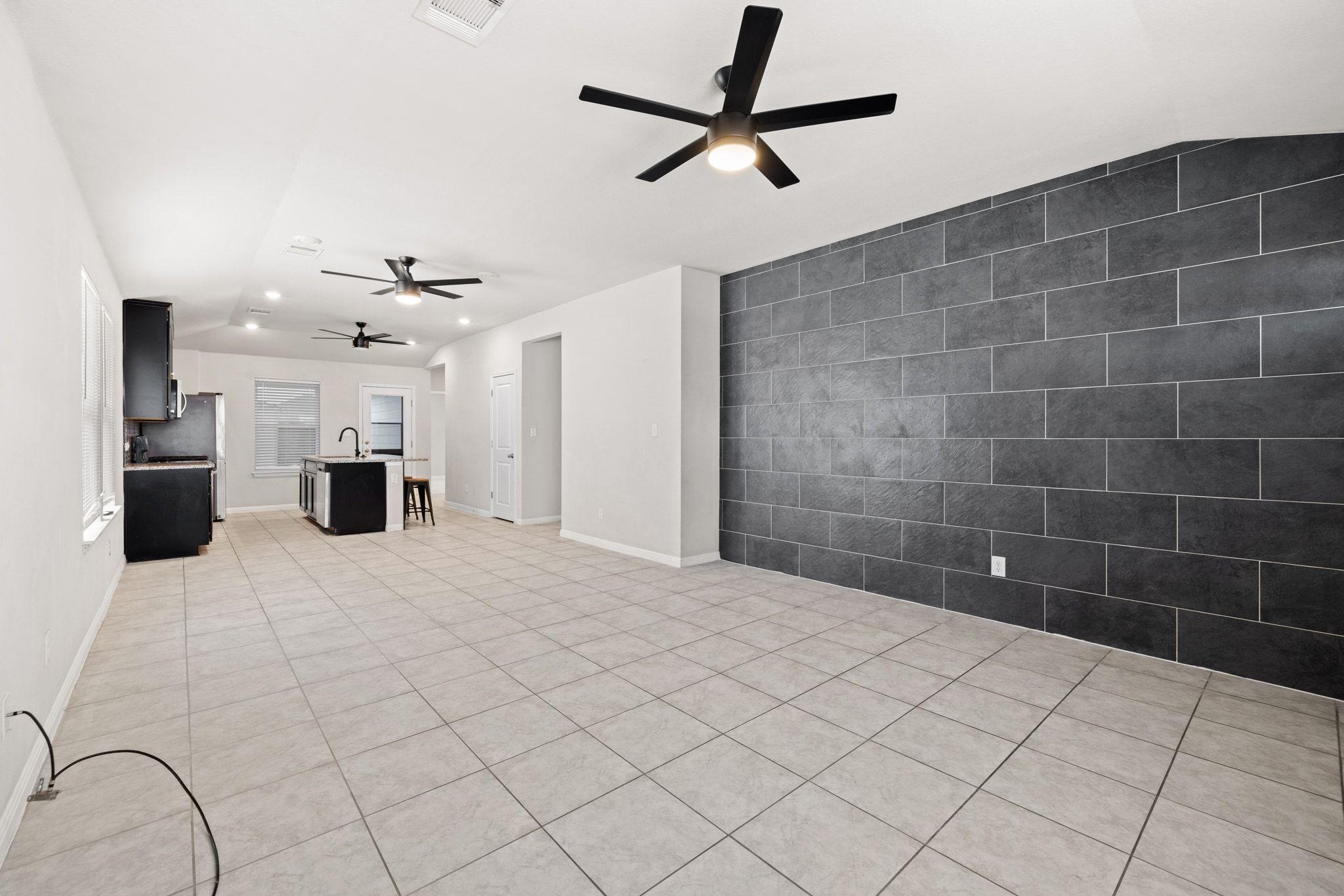 202 Low Bramble Dr, Hutto, TX 78634