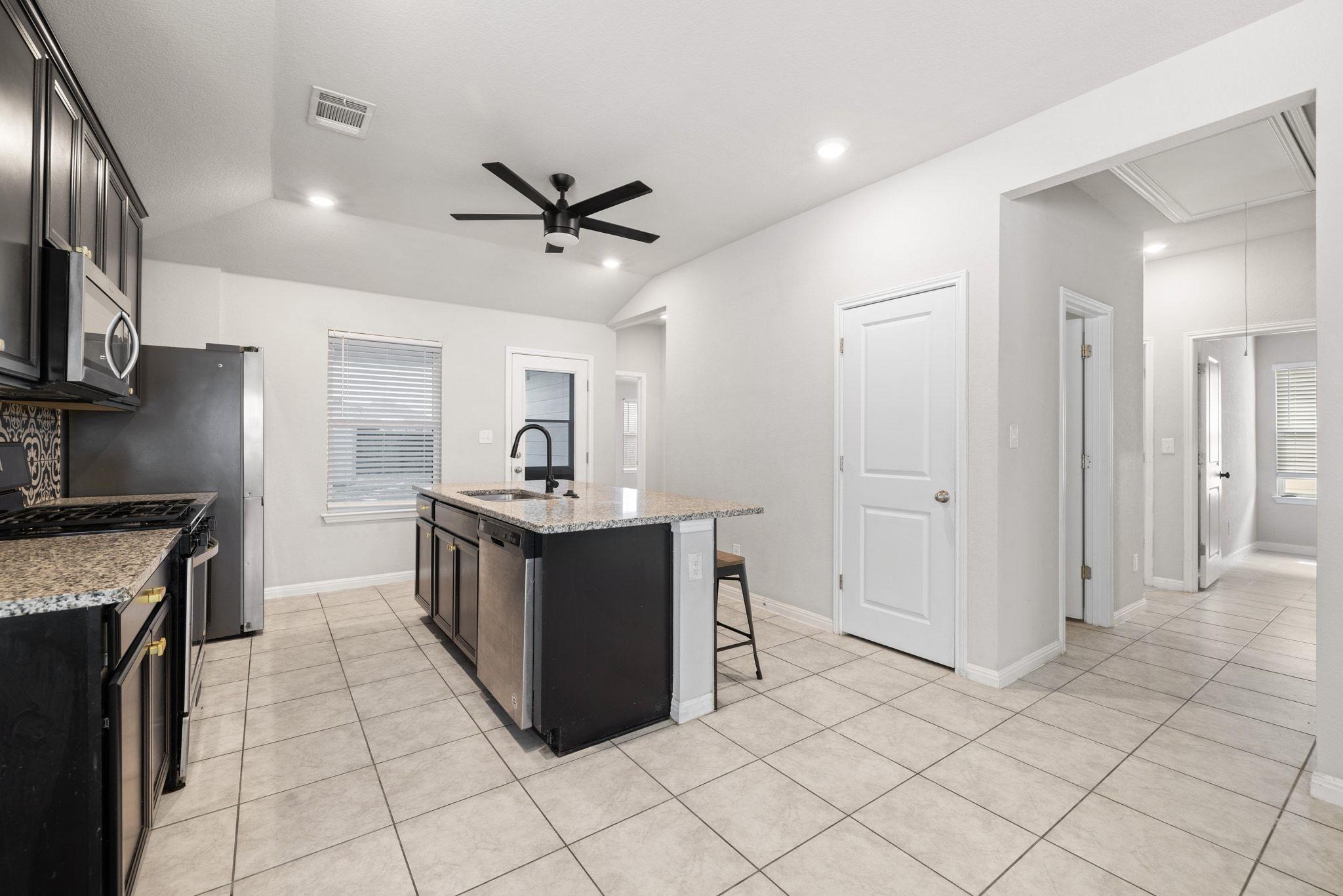 202 Low Bramble Dr, Hutto, TX 78634