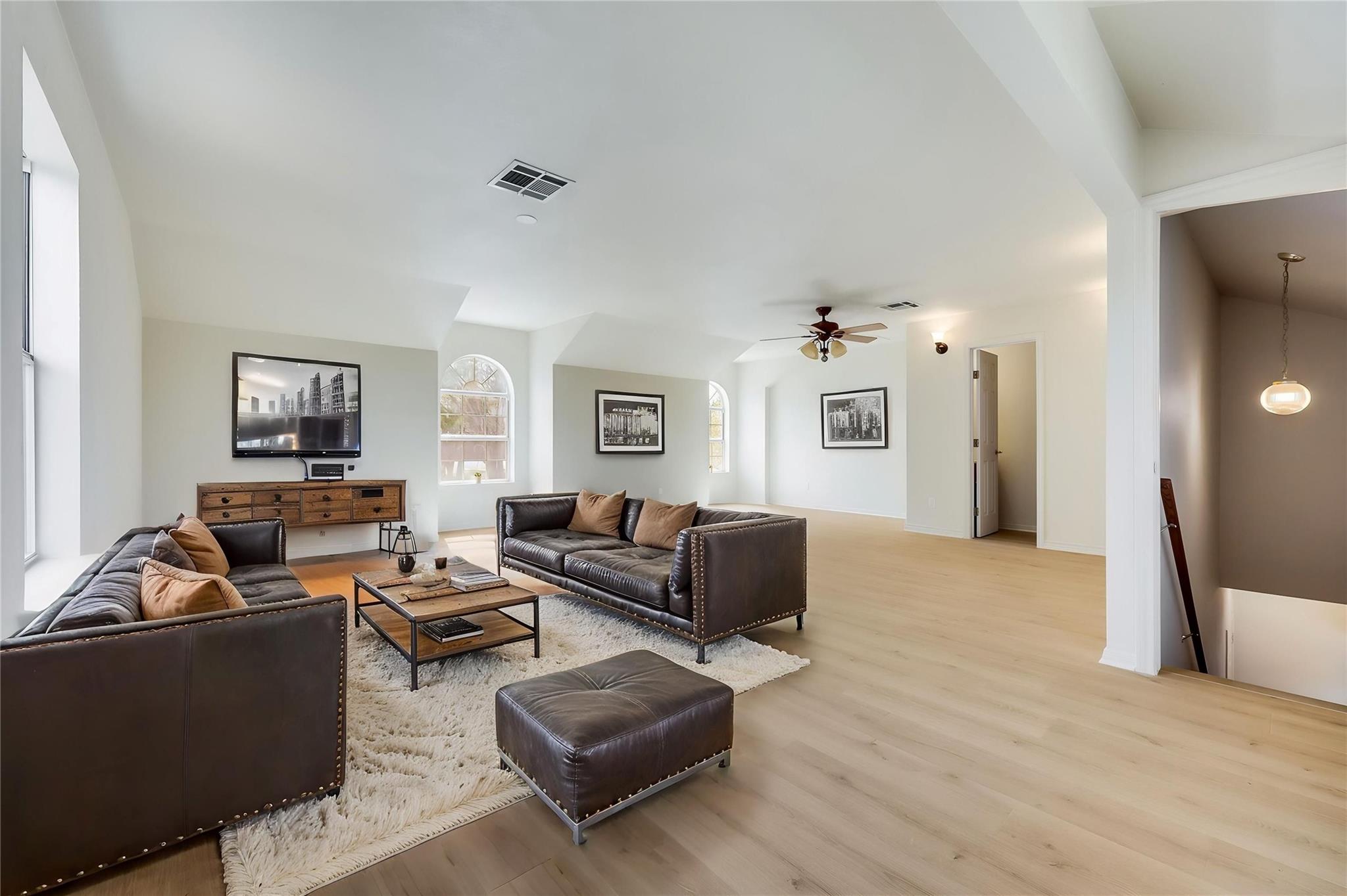 17706 N Rim Dr, Leander, TX 78641