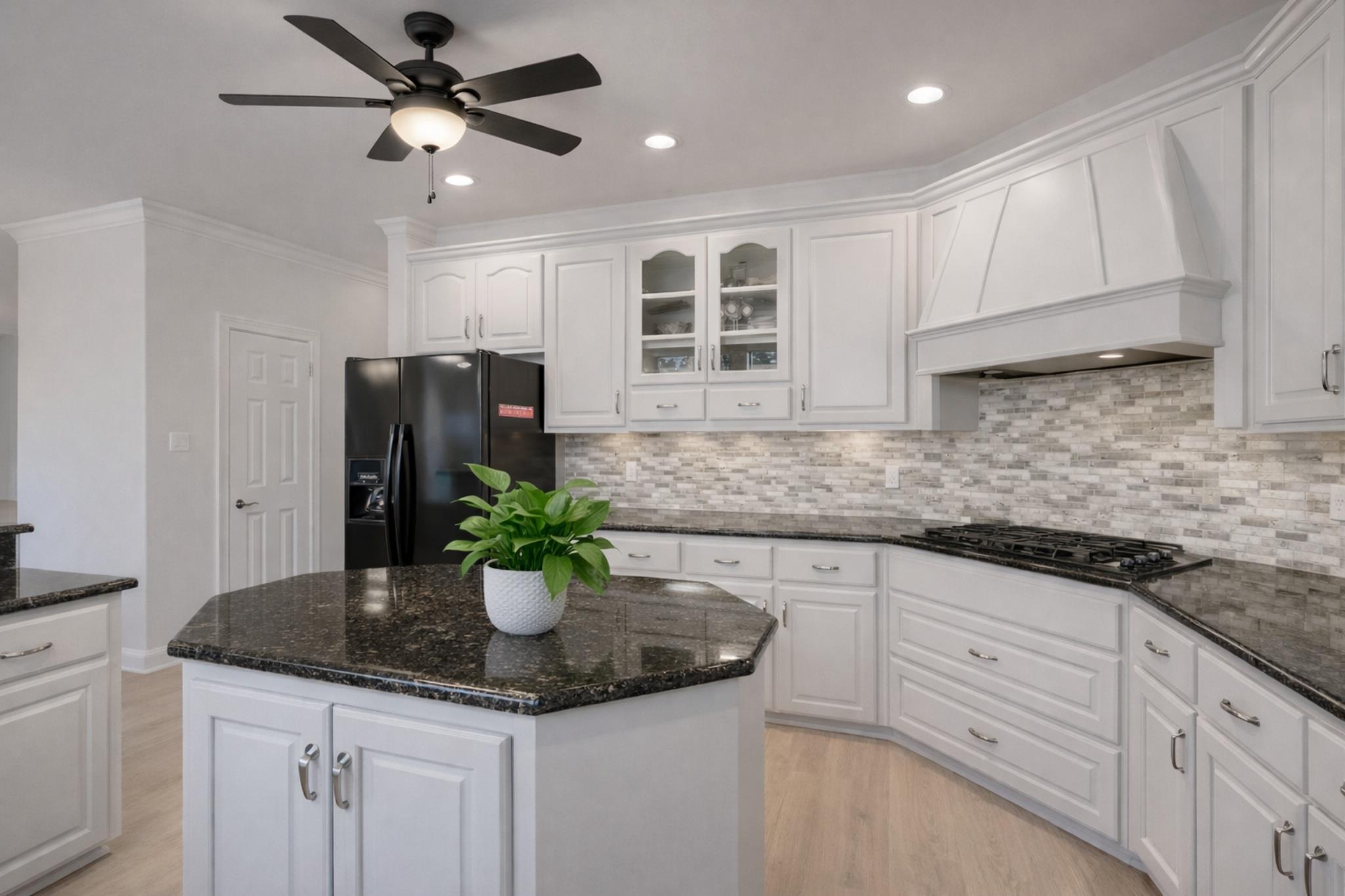 17706 N Rim Dr, Leander, TX 78641