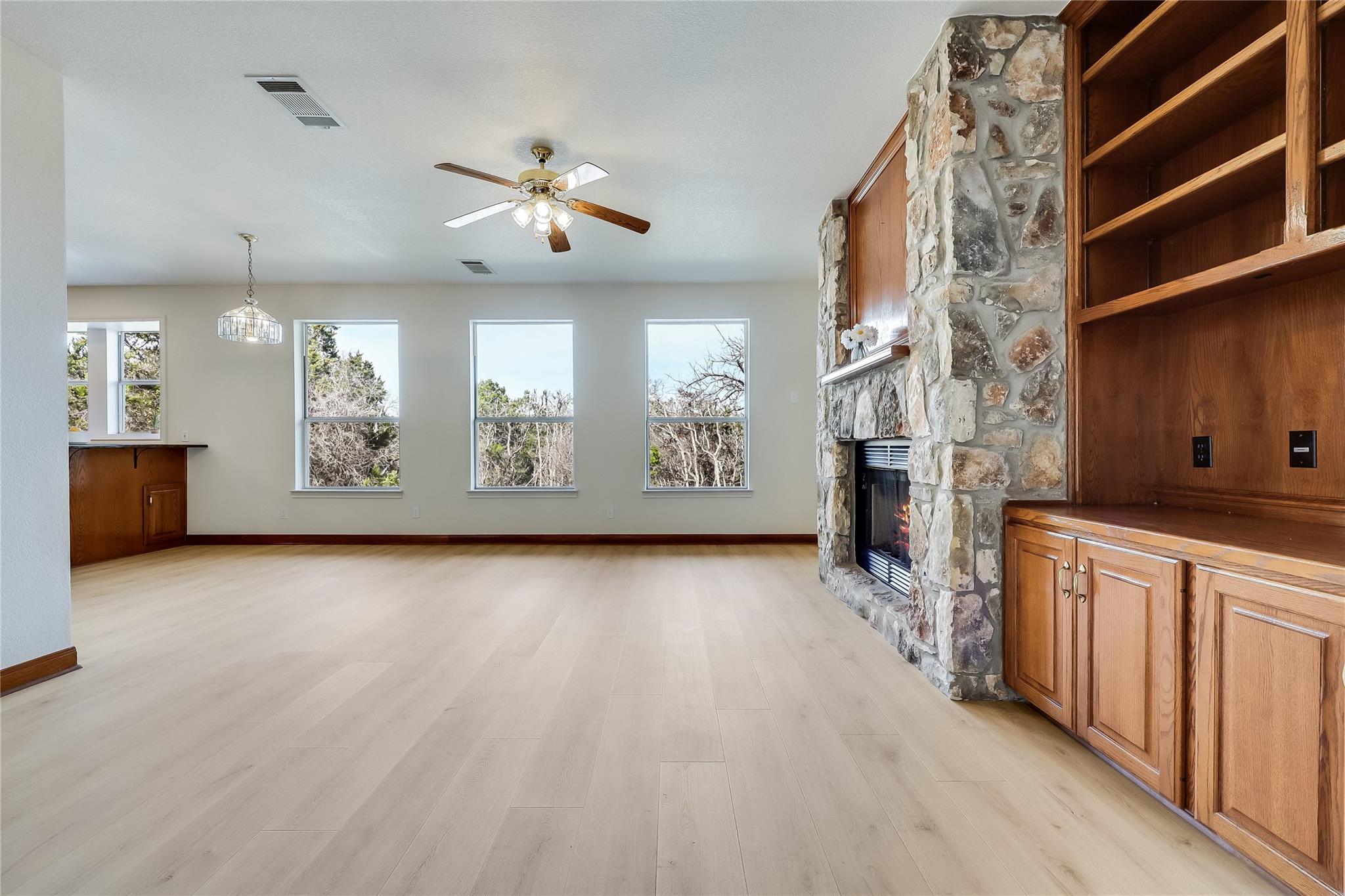 17706 N Rim Dr, Leander, TX 78641