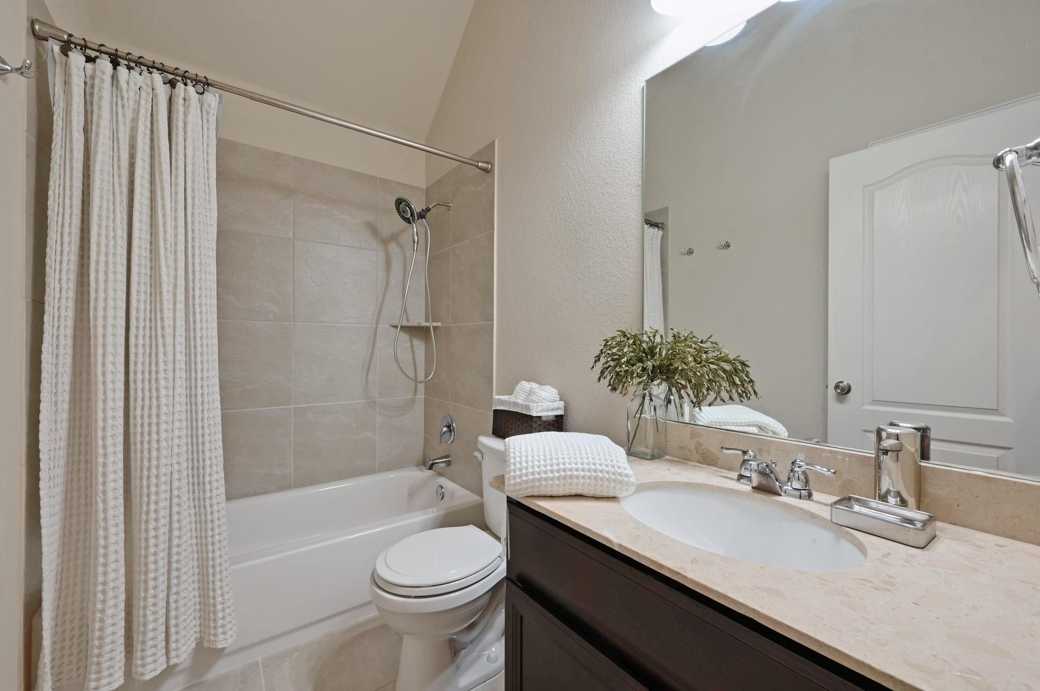 546 Hot Springs Vly, Buda, TX 78610